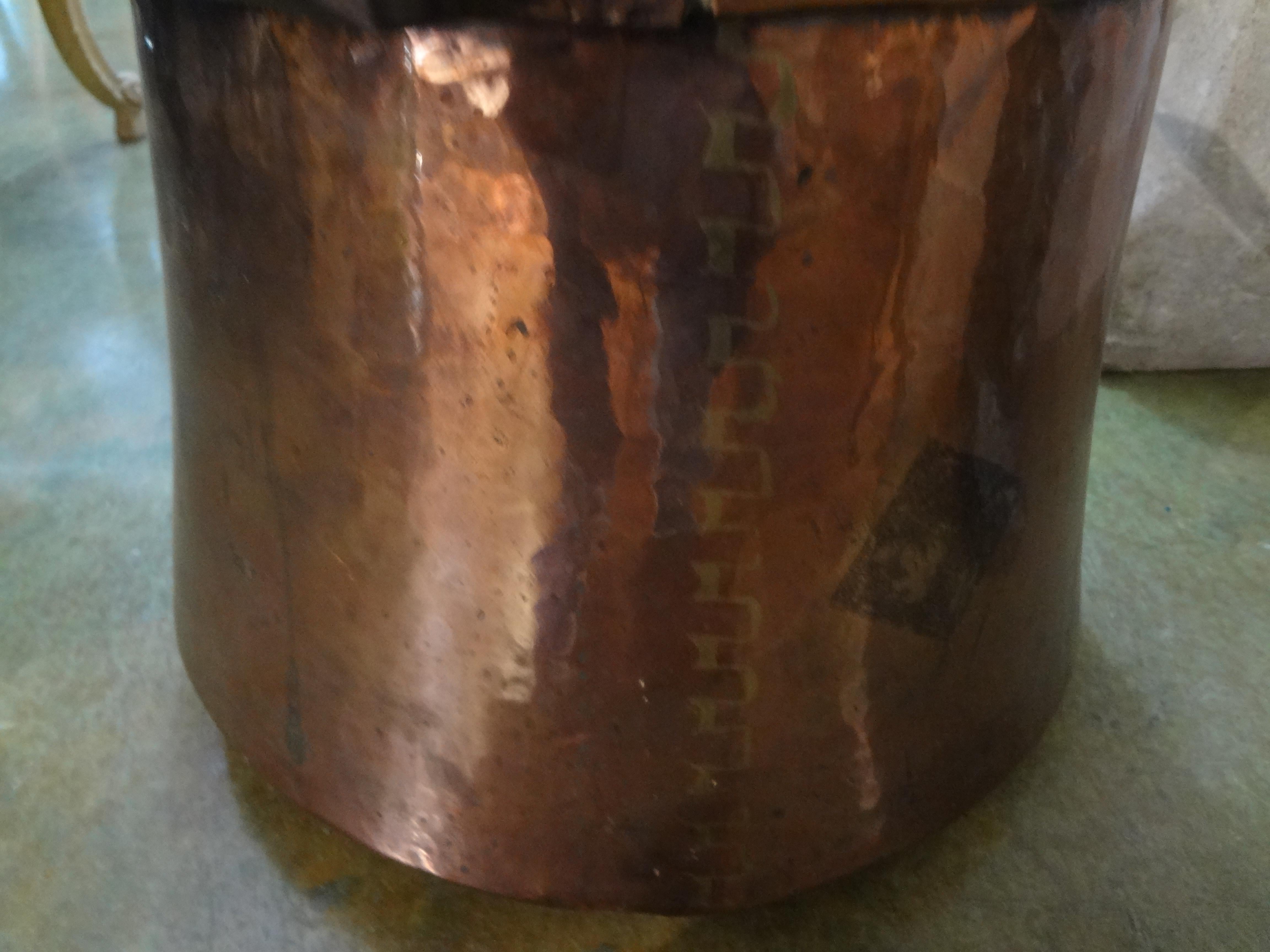 XIXe siècle Pot en cuivre français du 19ème siècle avec couvercle en vente