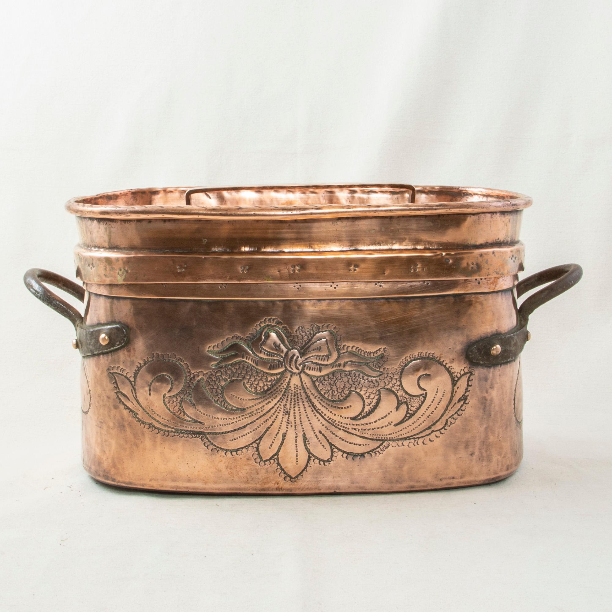 19th Century French Copper Repousse Daubiere with Lid from Chateau In Good Condition In Fayetteville, AR