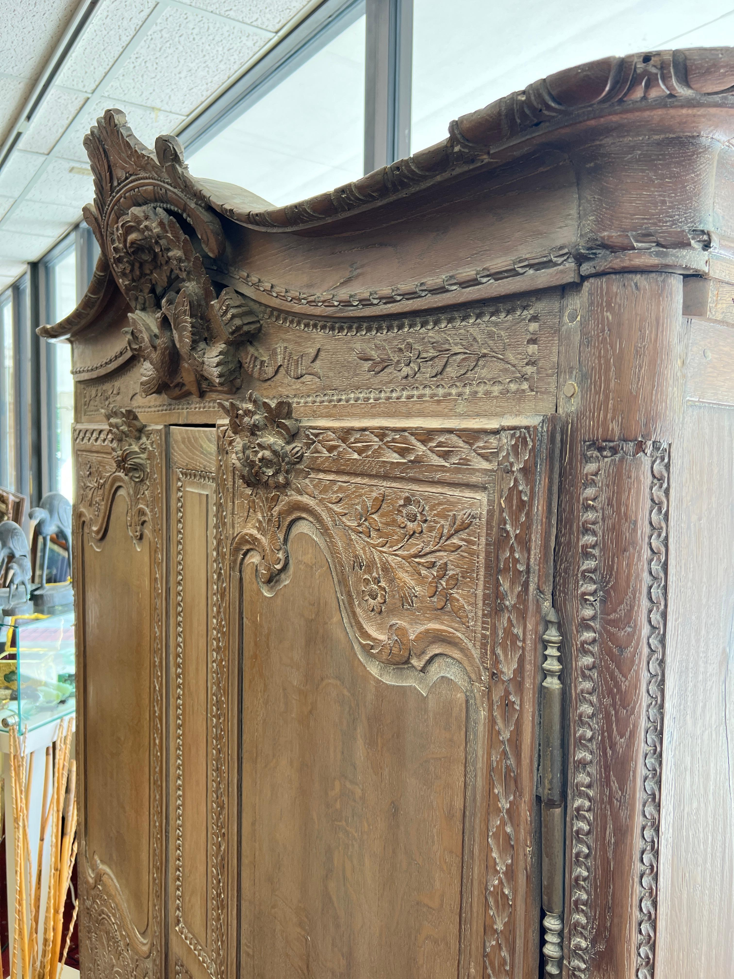 19th Century French Country Armoire in the Norman Style De Bayeux For Sale 5