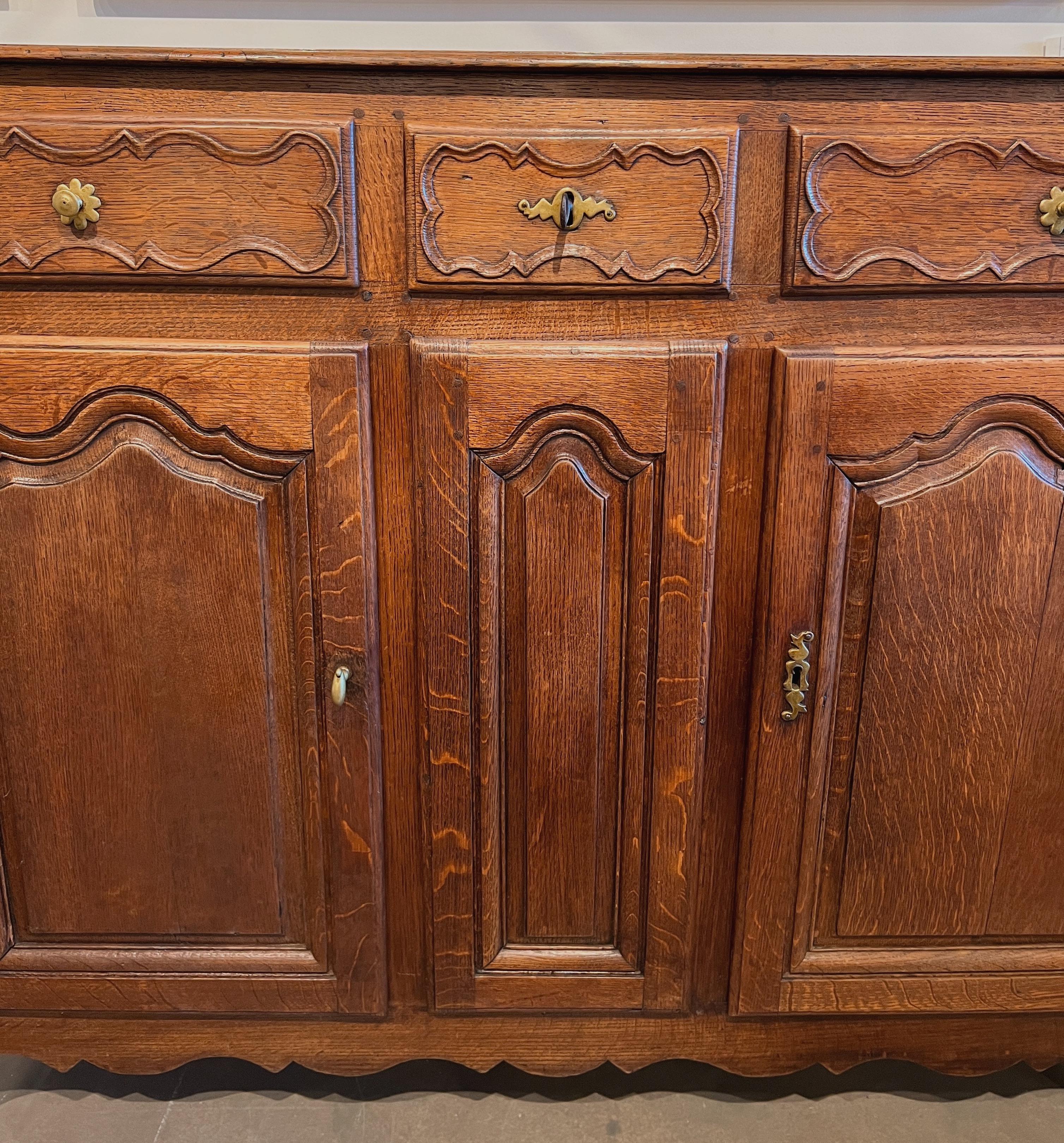 19th Century French Country Louis XV Oak Buffet For Sale 1
