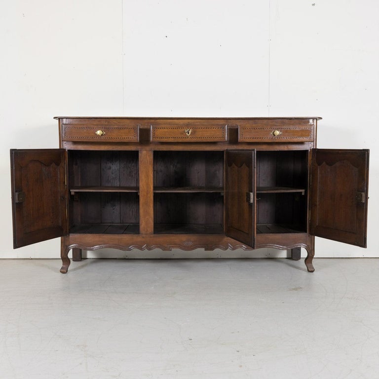 19th Century French Country Louis XV Style Oak Enfilade Buffet with Marquetry For Sale 3