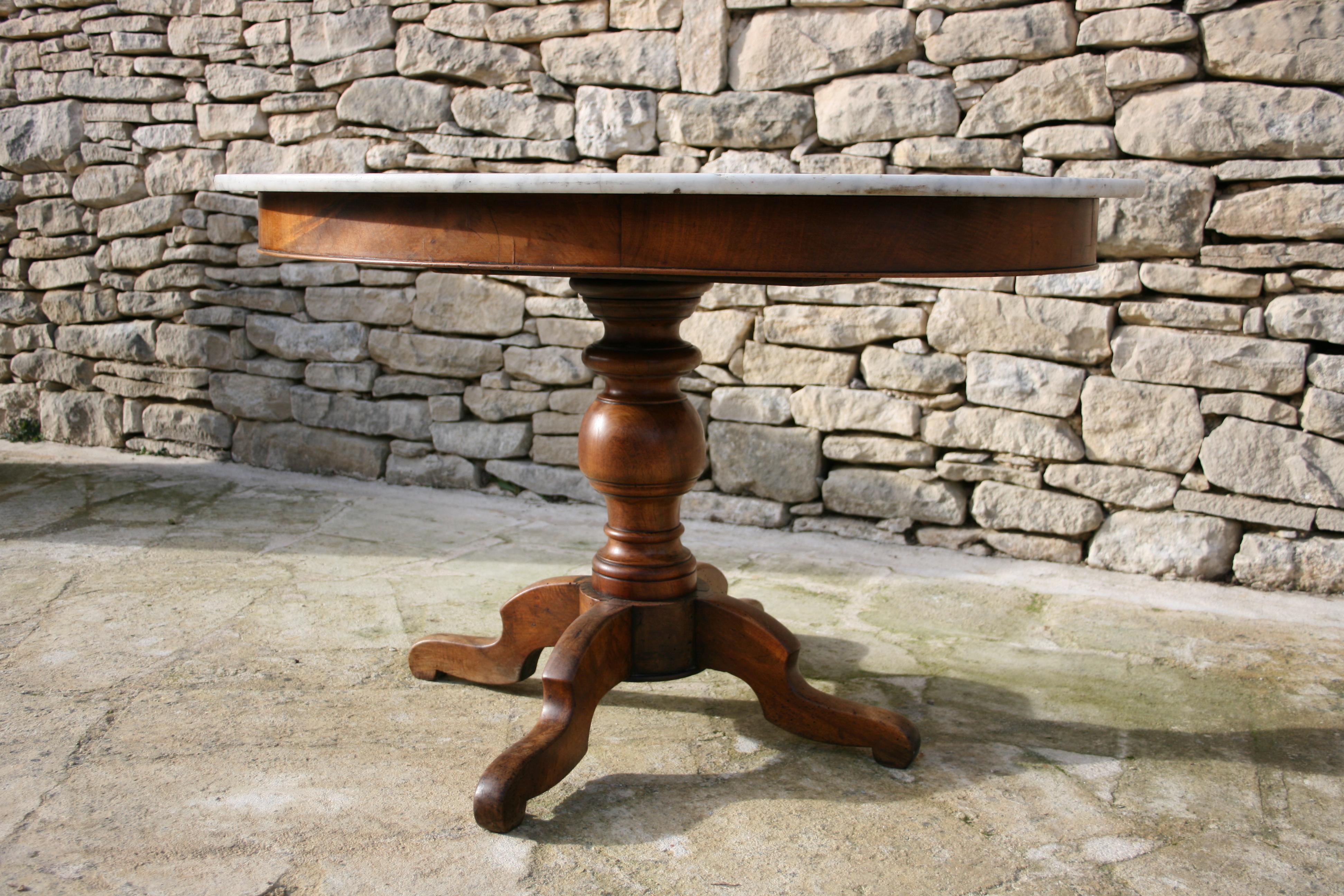 19th Century French Country Oval Marble Topped Occasional Table In Fair Condition For Sale In Tetbury, Gloucestershire