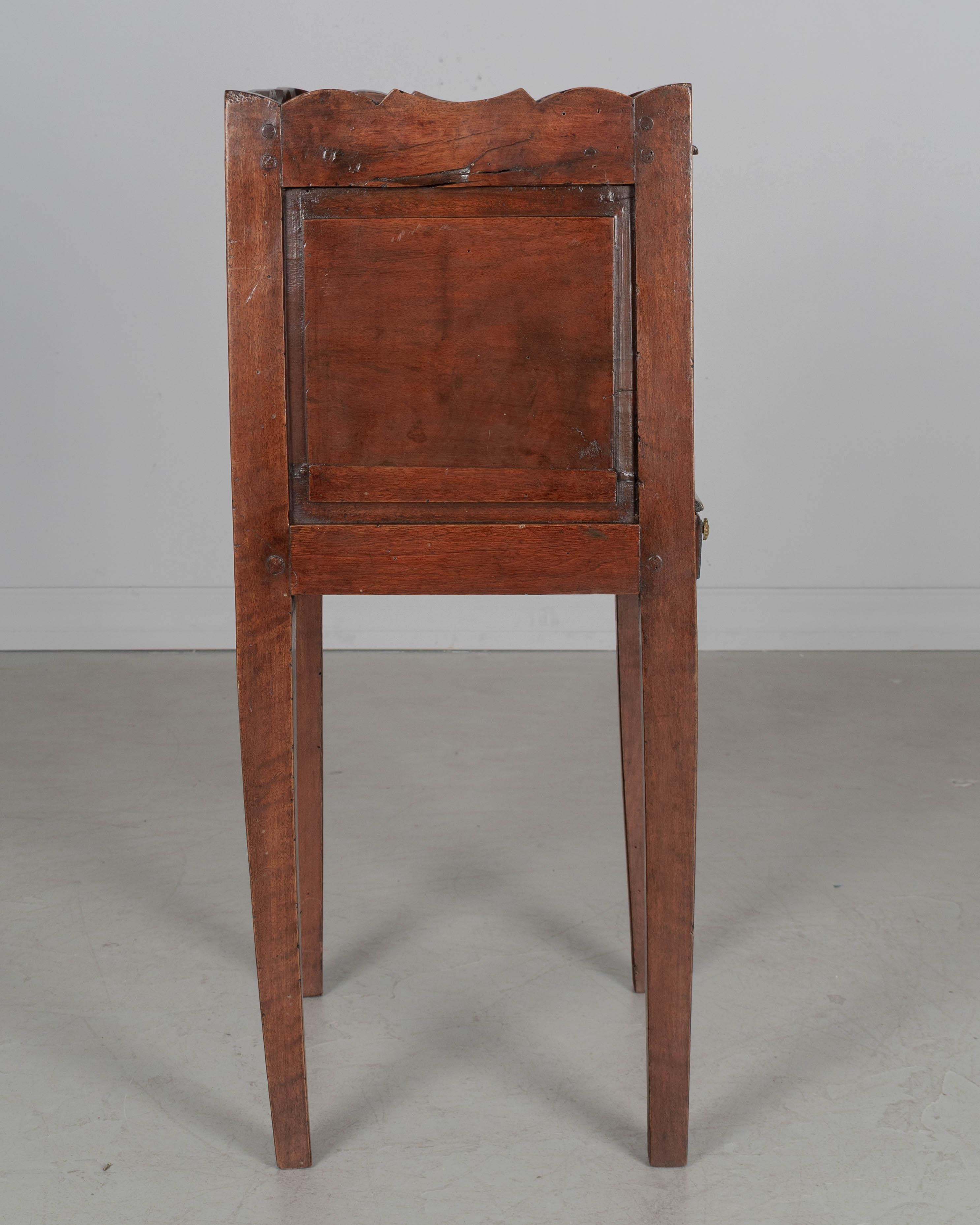 XIXe siècle Table d'appoint de campagne française du 19e siècle en vente