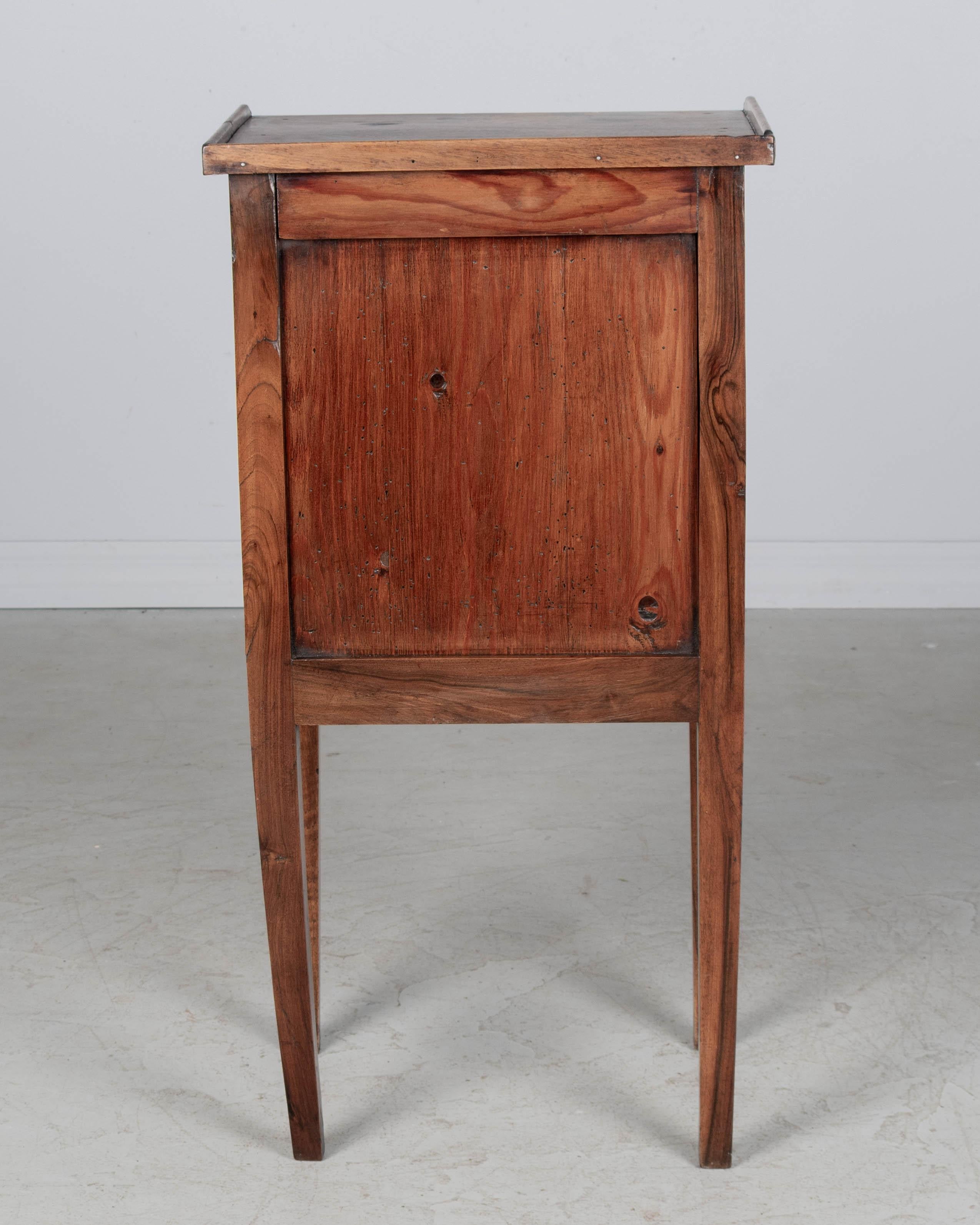 XIXe siècle Table d'appoint de campagne française du 19e siècle en vente