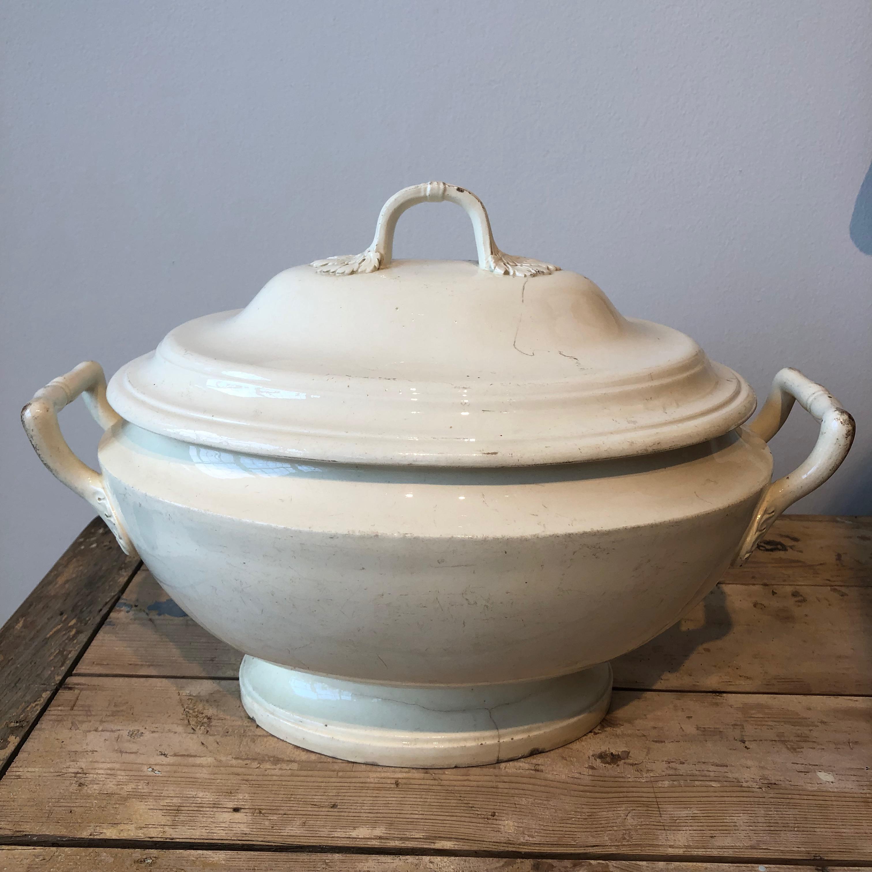 19th century French creamware soup tureen with lid, circa 1810-1820.