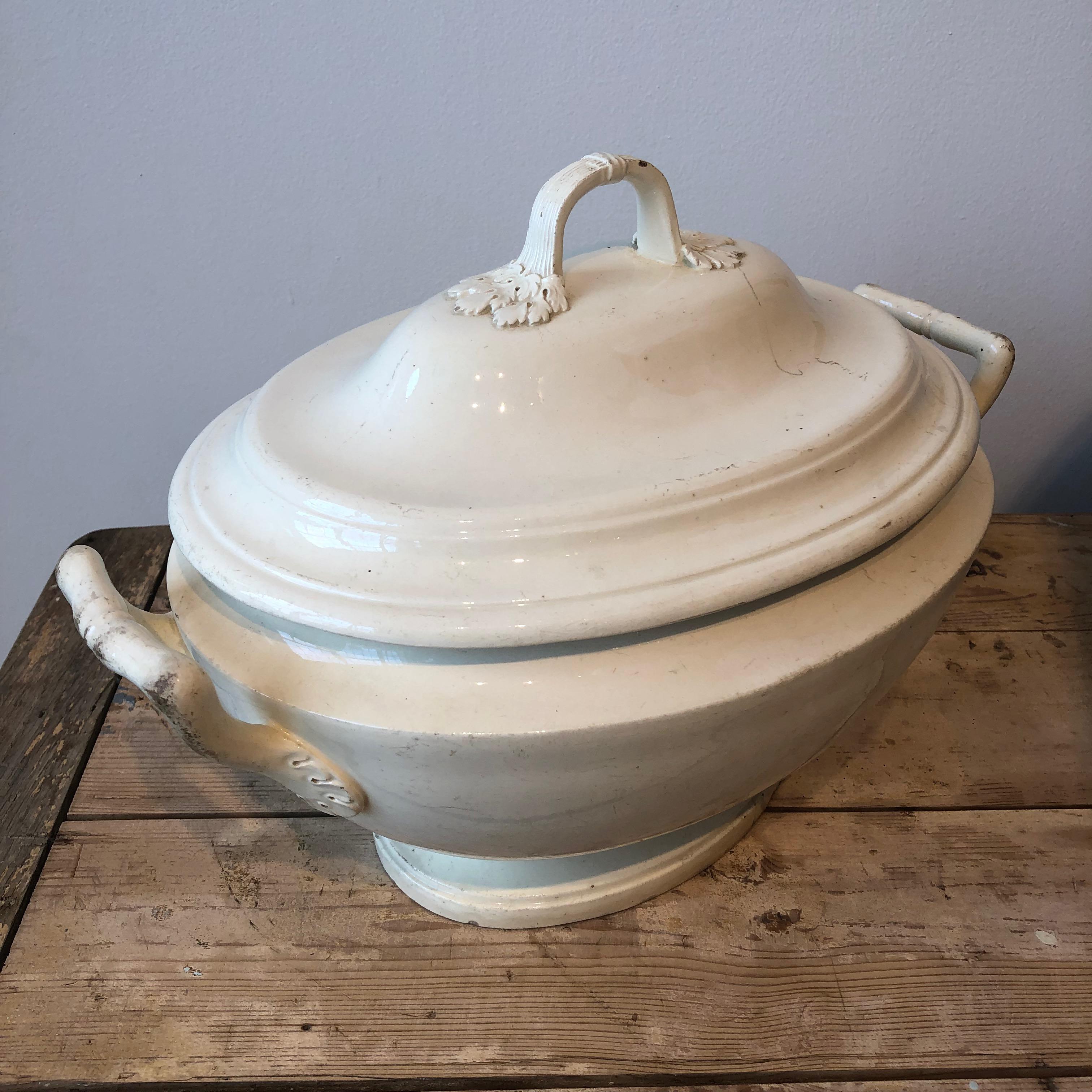 19th Century French Creamware Soup Tureen In Good Condition For Sale In Boston, MA