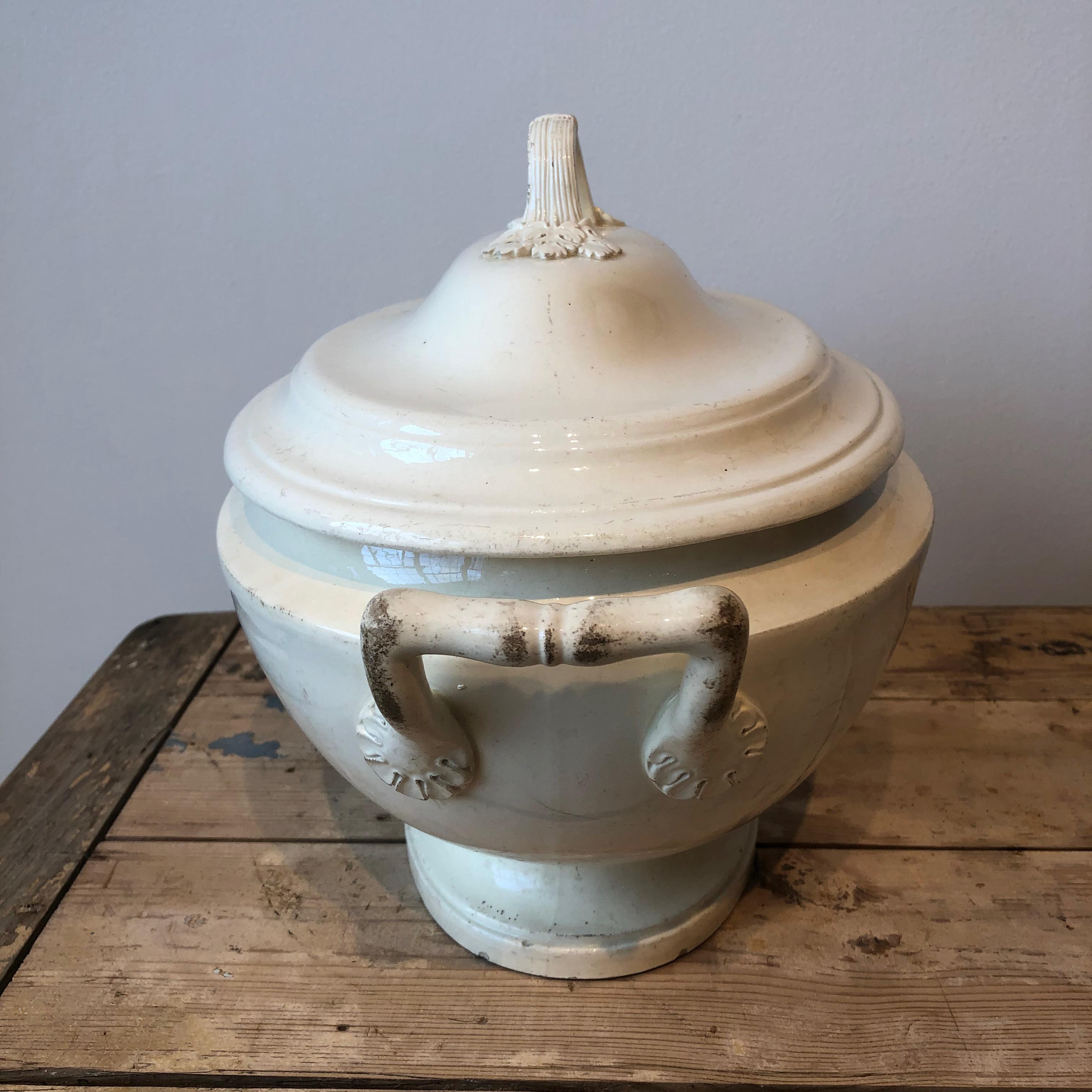 19th Century French Creamware Soup Tureen For Sale 1