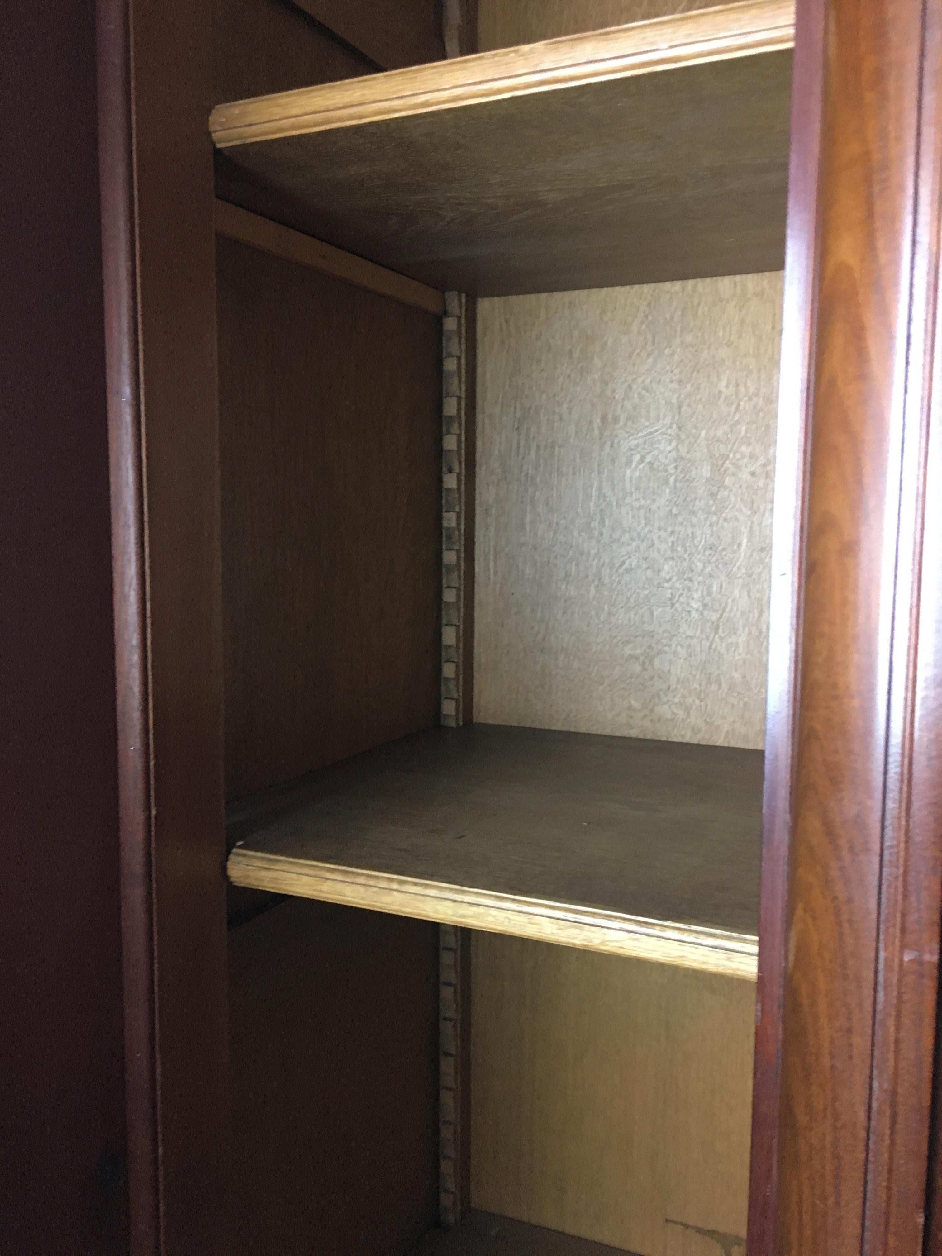 Armoire, bibliothèque ou meuble à vêtements sur mesure en acajou français du XIXe siècle 5