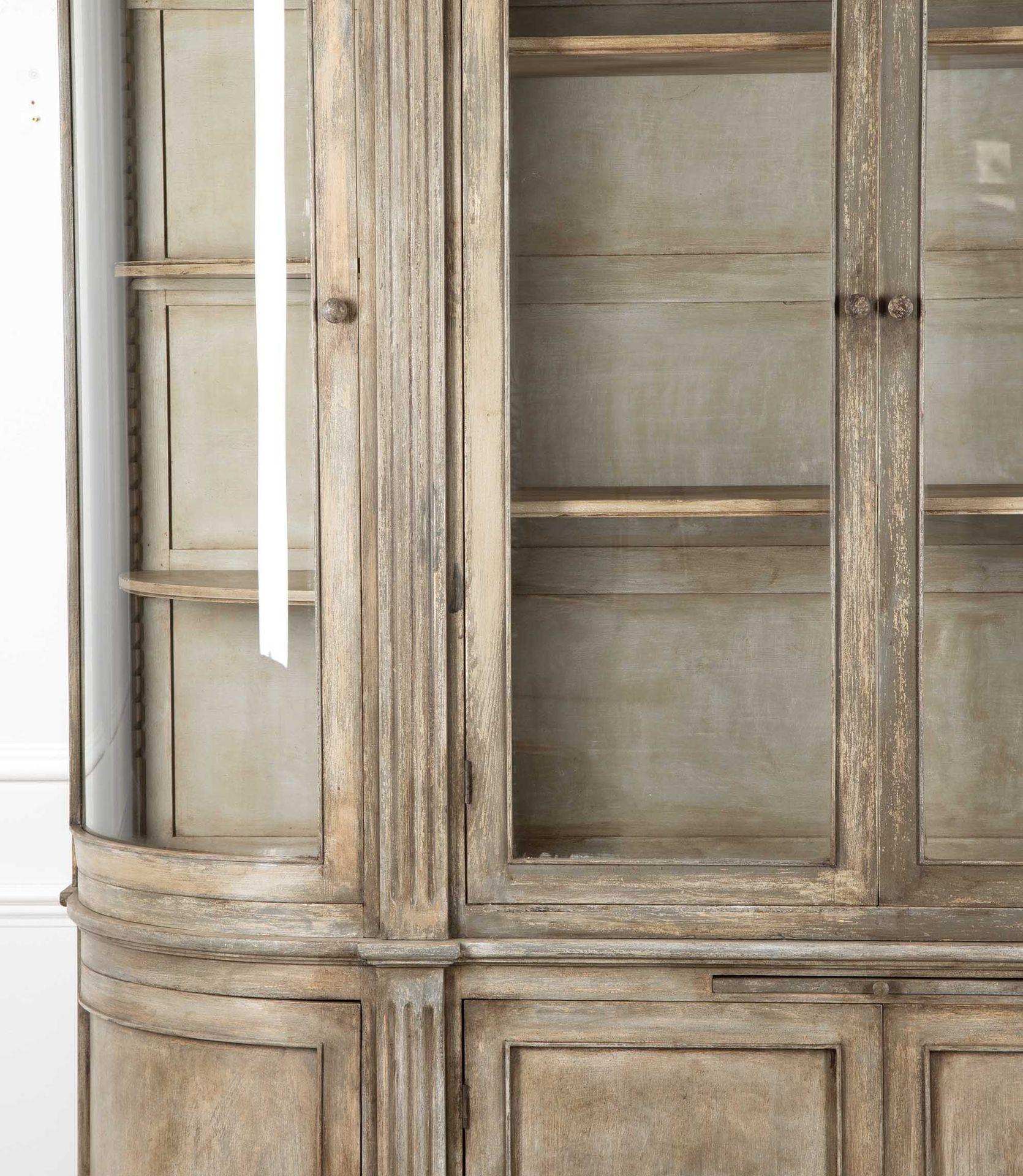 Französischer Shop-Vitrinenschrank aus geschwungenem Glas, 19. Jahrhundert im Angebot 6