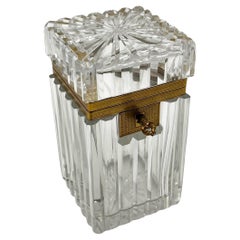 Caja arqueta de cristal tallado francés del siglo XIX con monturas de ormolu