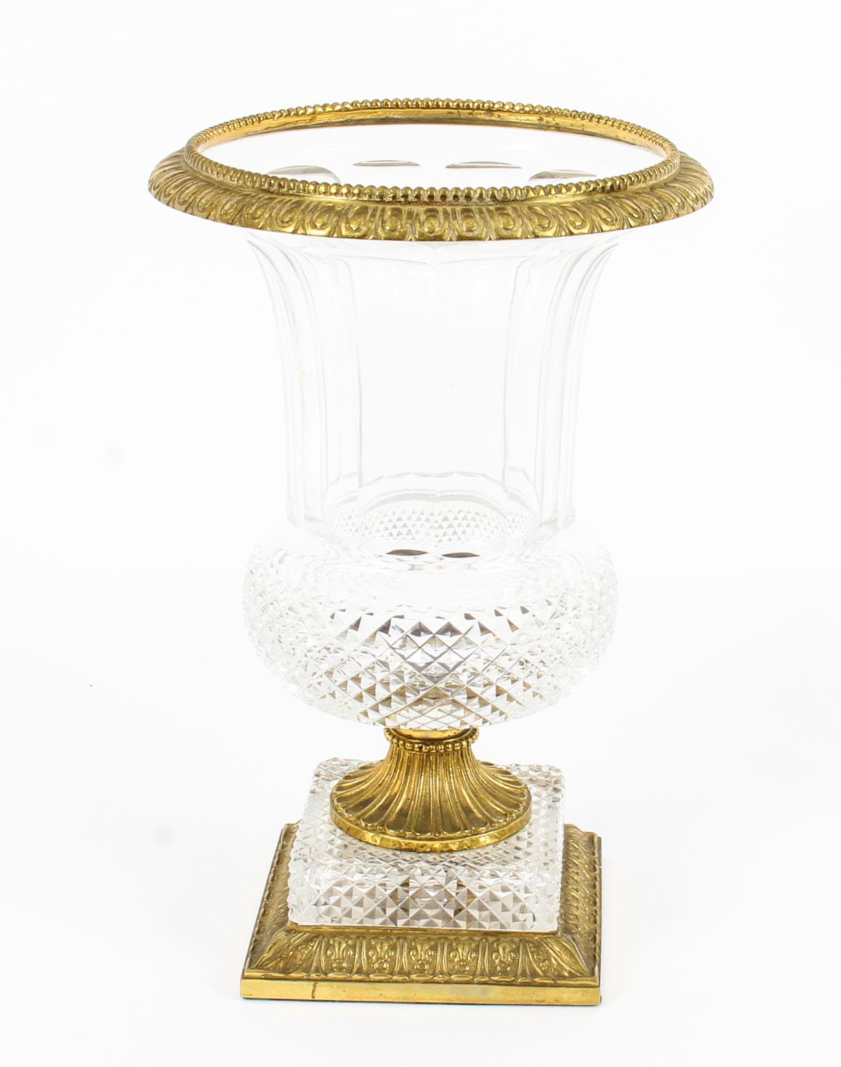 A large superb quality antique French cut crystal glass and ormolu Borghese Campana vase, circa 1890 in date. 

The bell-shaped krater and square base features a diamond and ribbed cut glass design with a scalloped ormolu mouth and fillet and