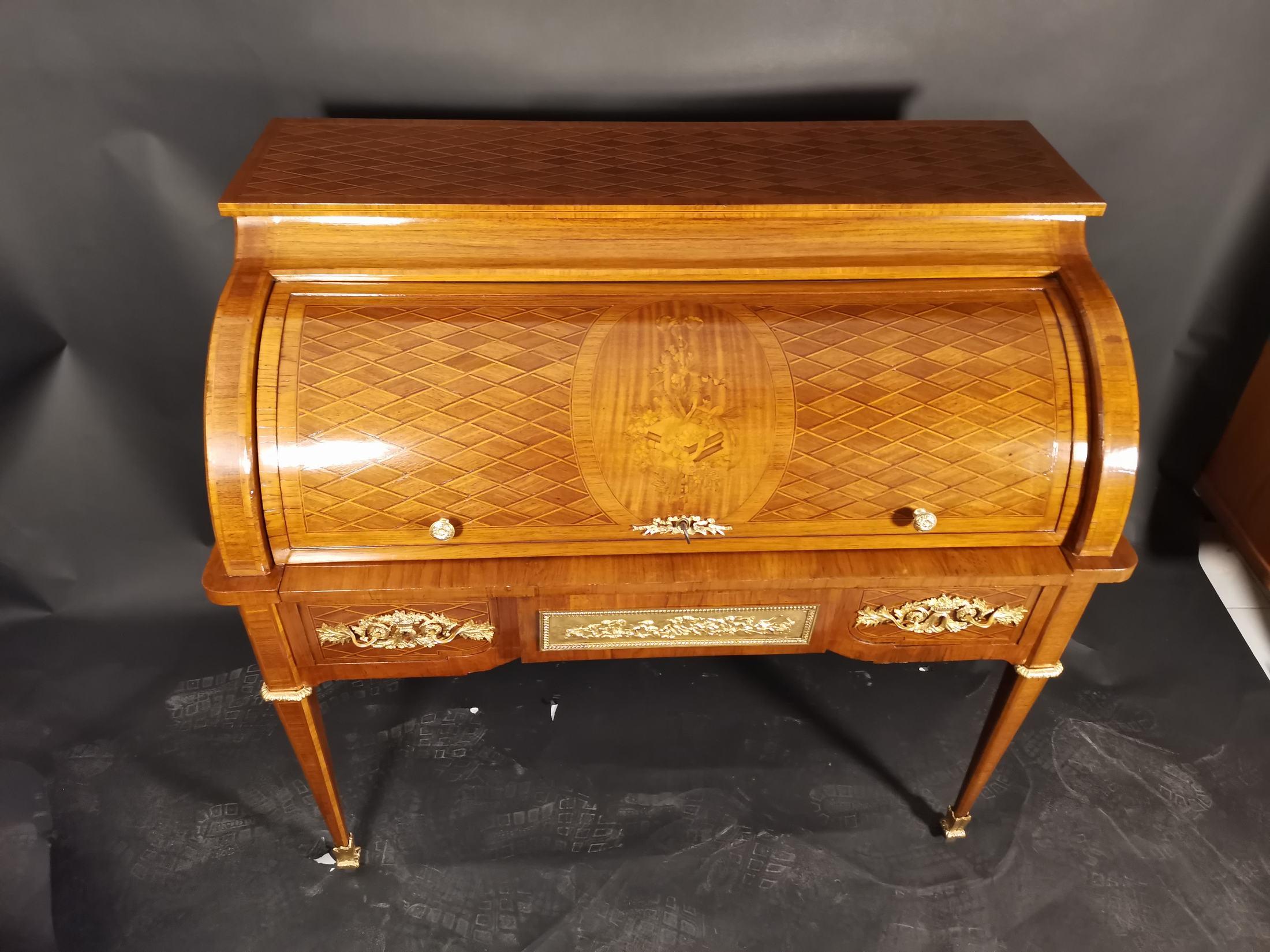 Bureau cylindrique français du 19ème siècle en marqueterie de style Louis XVI en vente 2