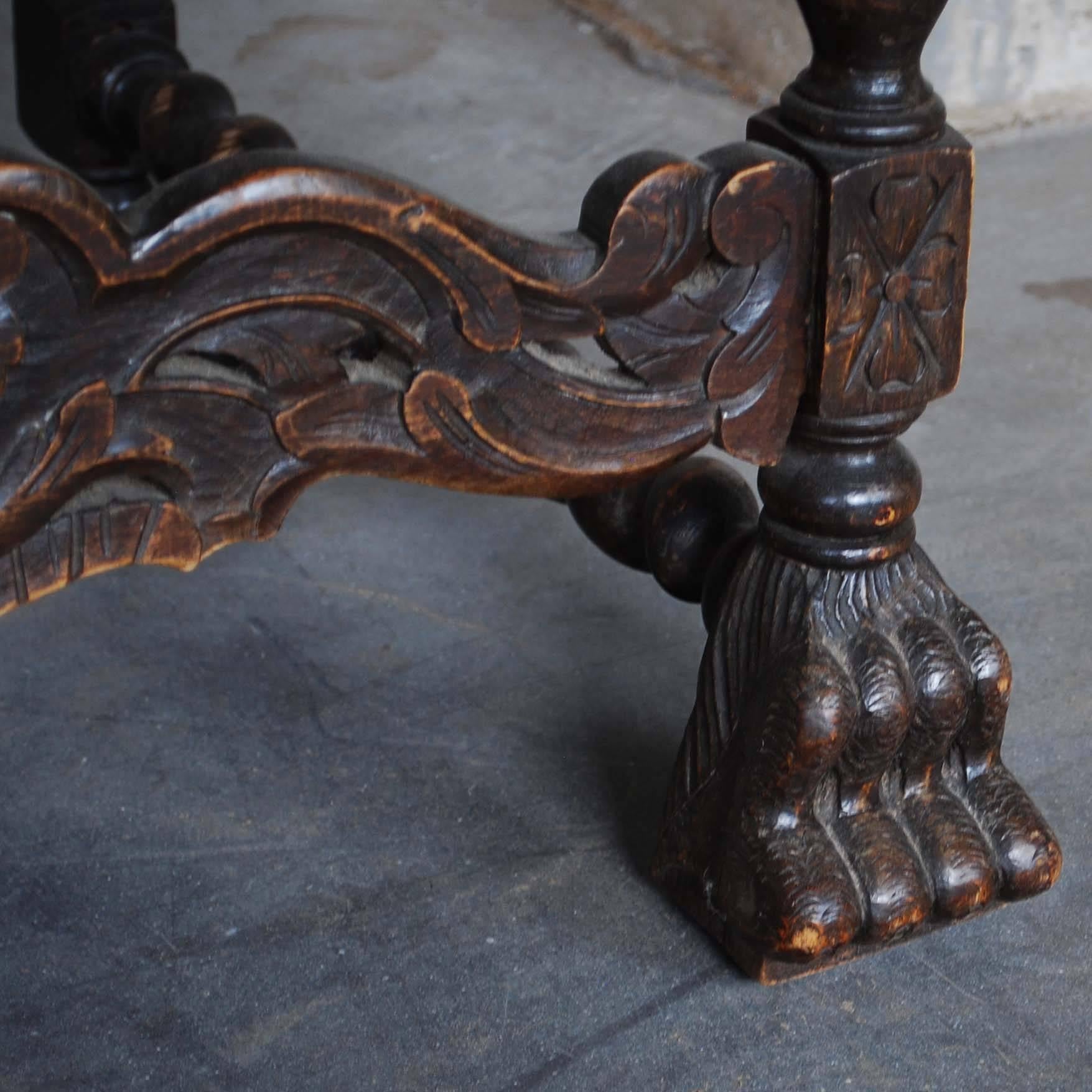 Chaise trône française du 19ème siècle en bois de hêtre teinté foncé Bon état - En vente à Casteren, NL