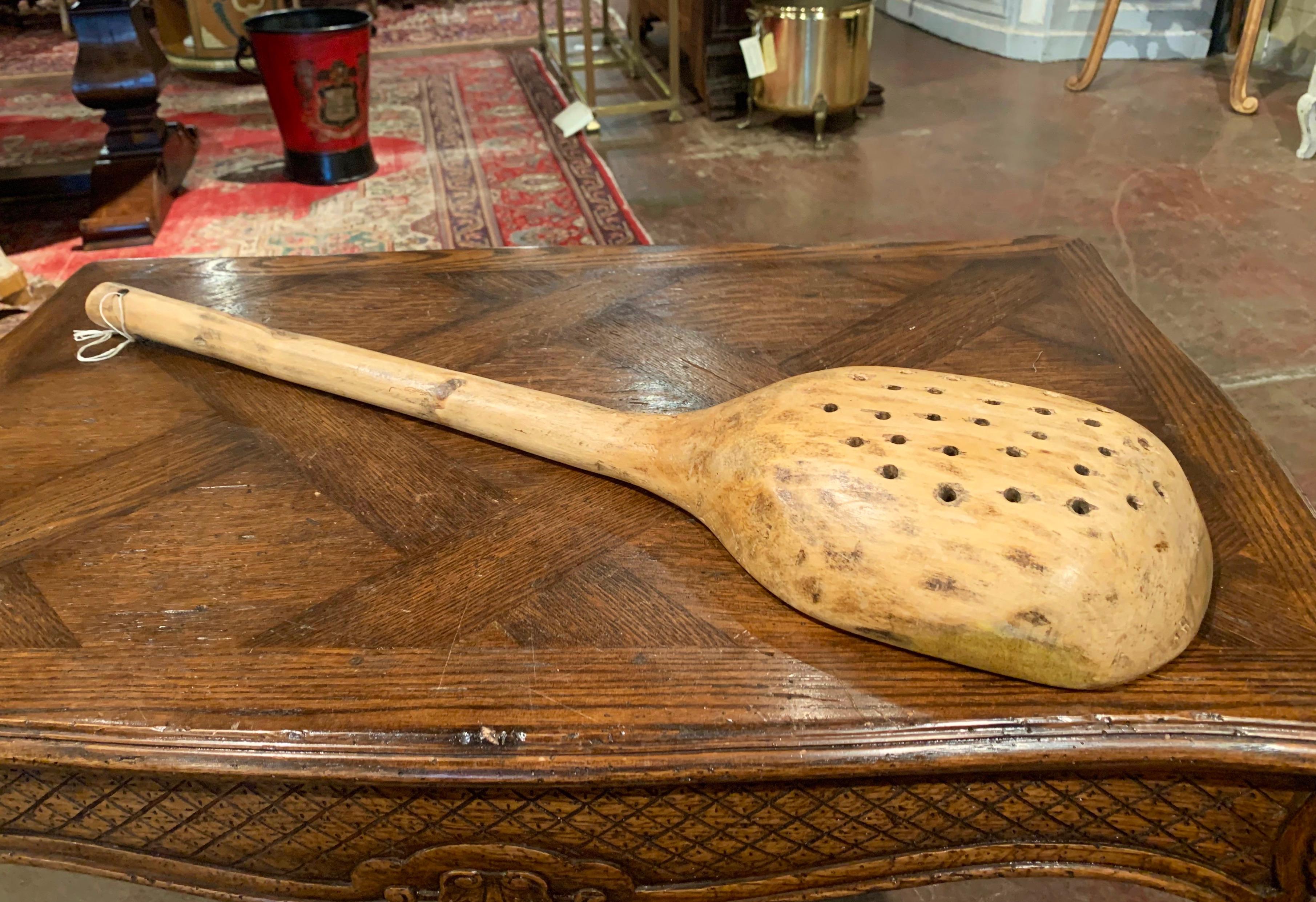 19th Century French Decorative Carved Walnut Spoon For Sale 1