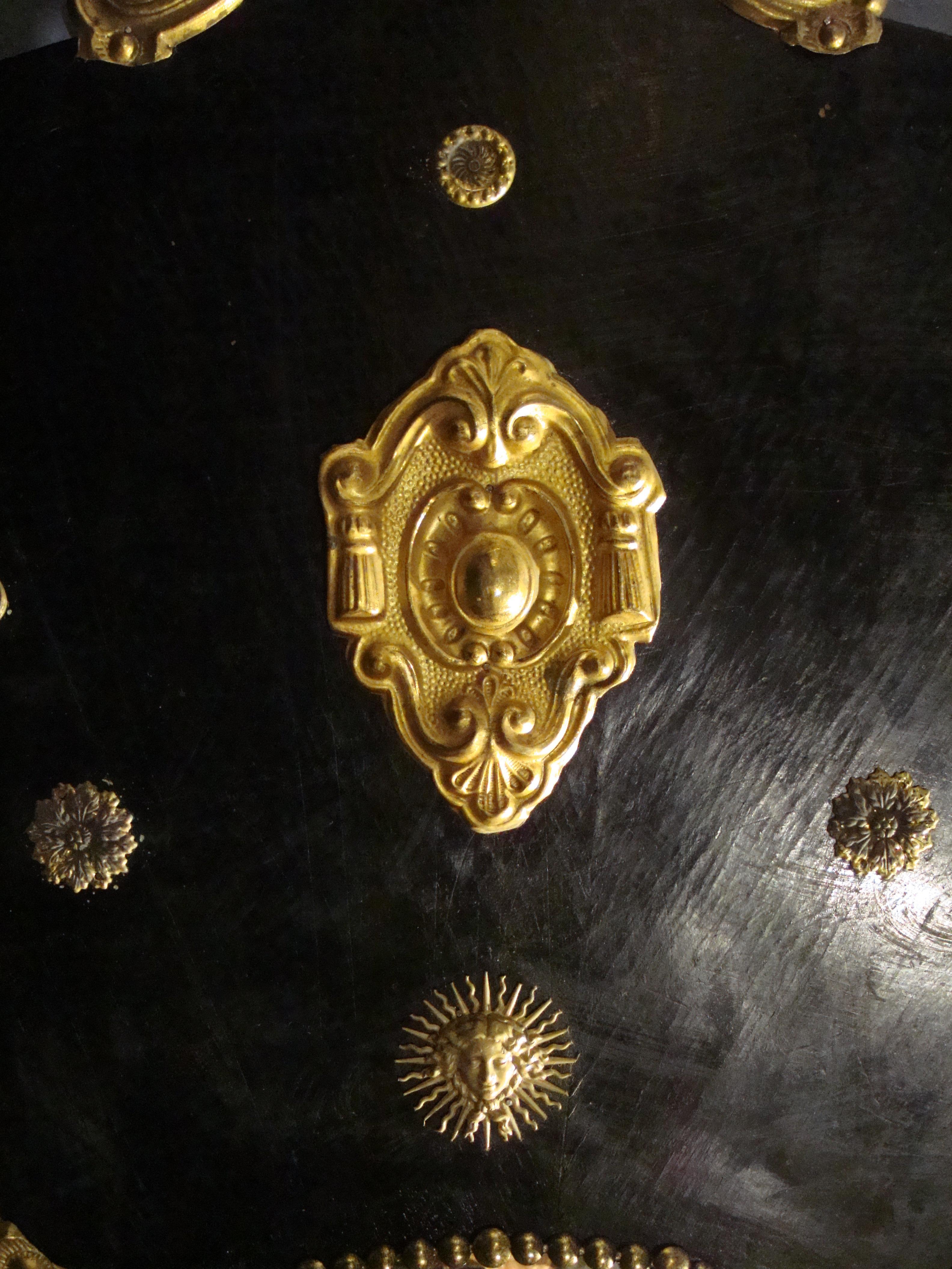 19th Century French Decorative Laquered Wood Convex Mrror Brass Friezes In Good Condition For Sale In Milano, IT