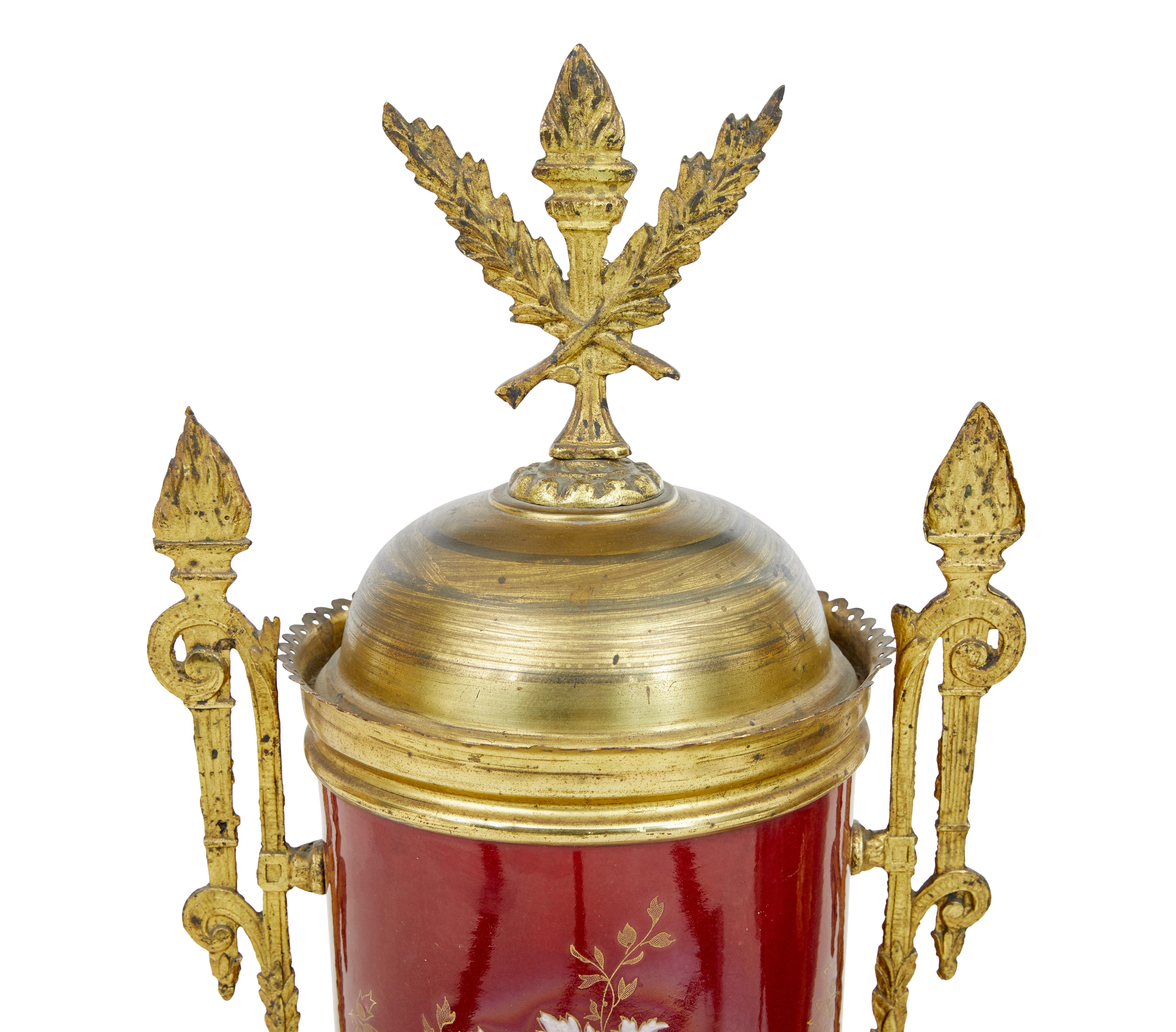 Bronze doré Service de garniture en faïence décorative française du 19e siècle en vente