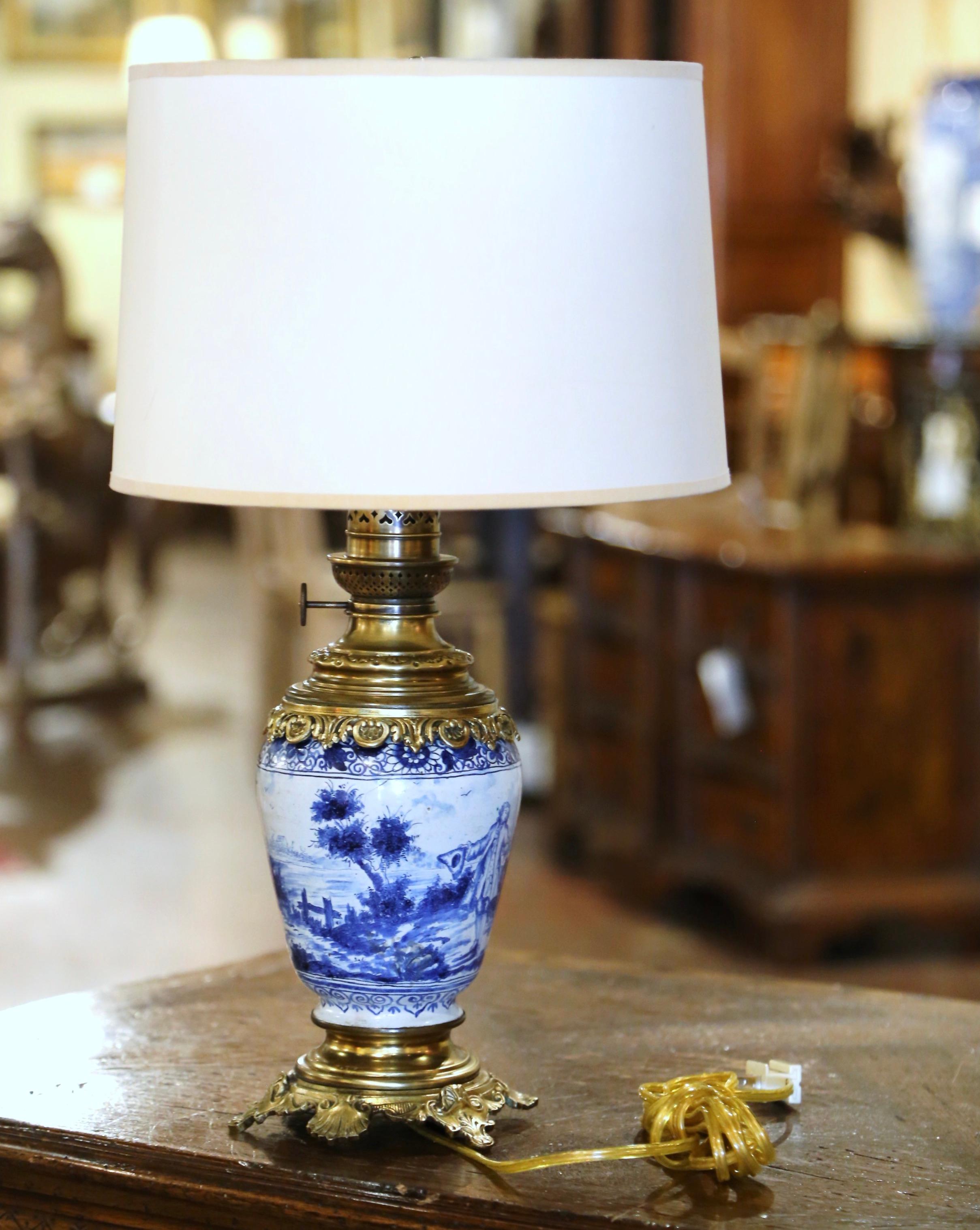 19th Century French Delft Blue and White Painted Porcelain and Brass Oil Lamp In Excellent Condition For Sale In Dallas, TX