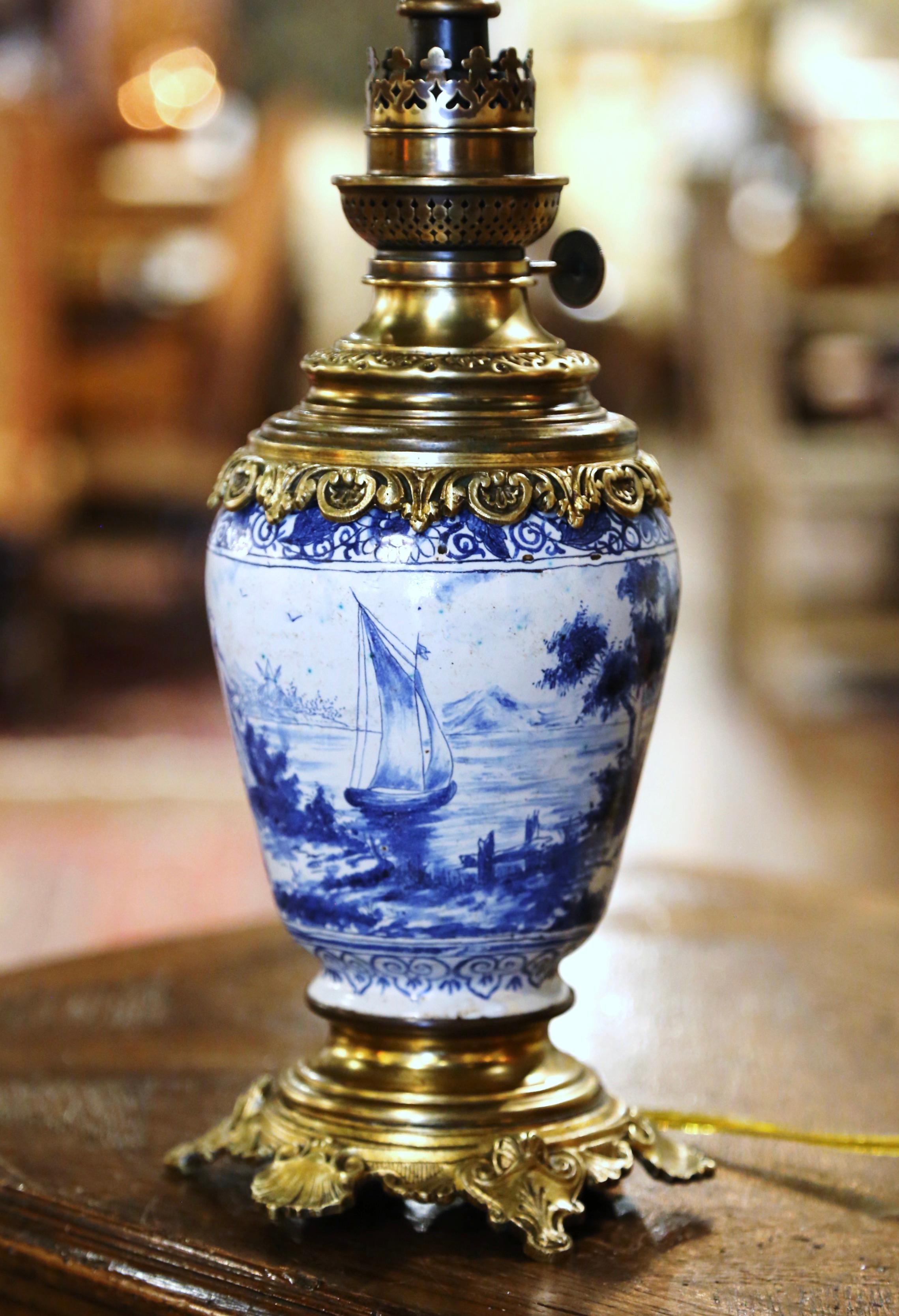19th Century French Delft Blue and White Painted Porcelain and Brass Oil Lamp For Sale 1
