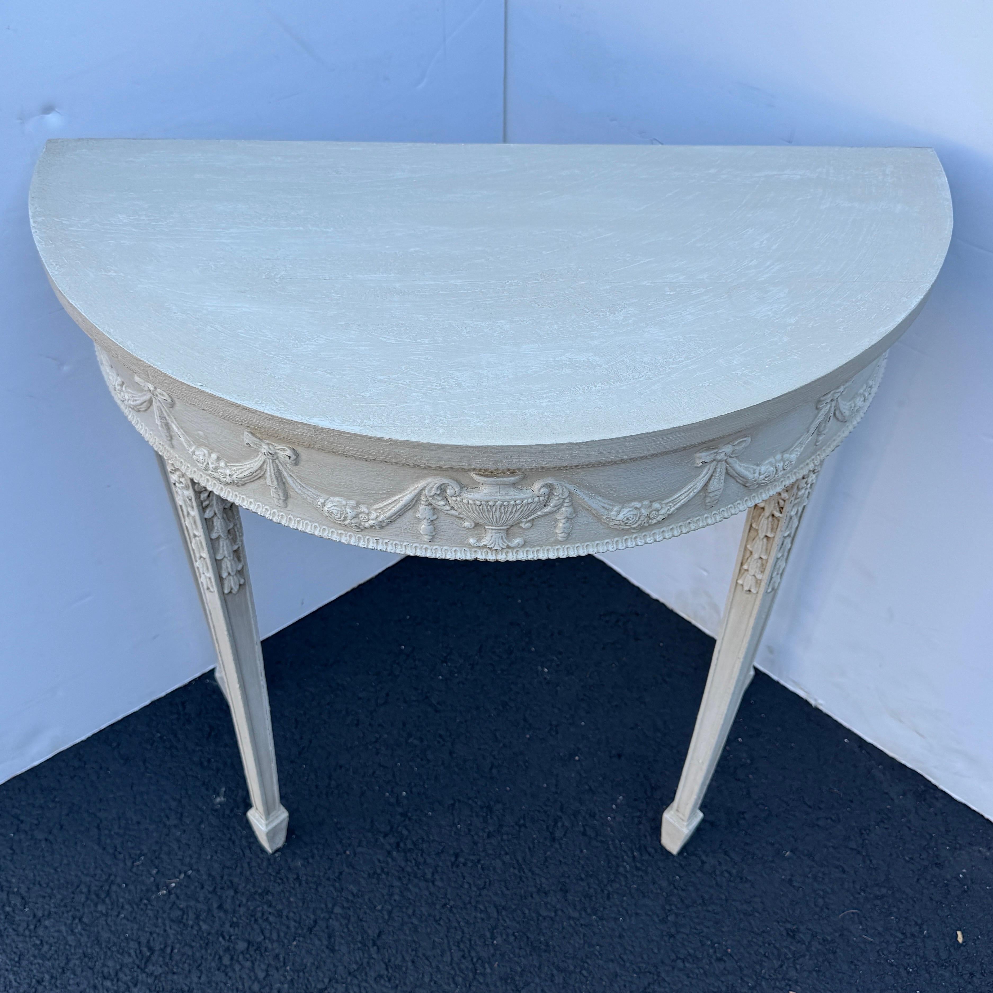 Francese Tavolo consolle francese Demi-Lune dipinto di grigio del XIX secolo in vendita