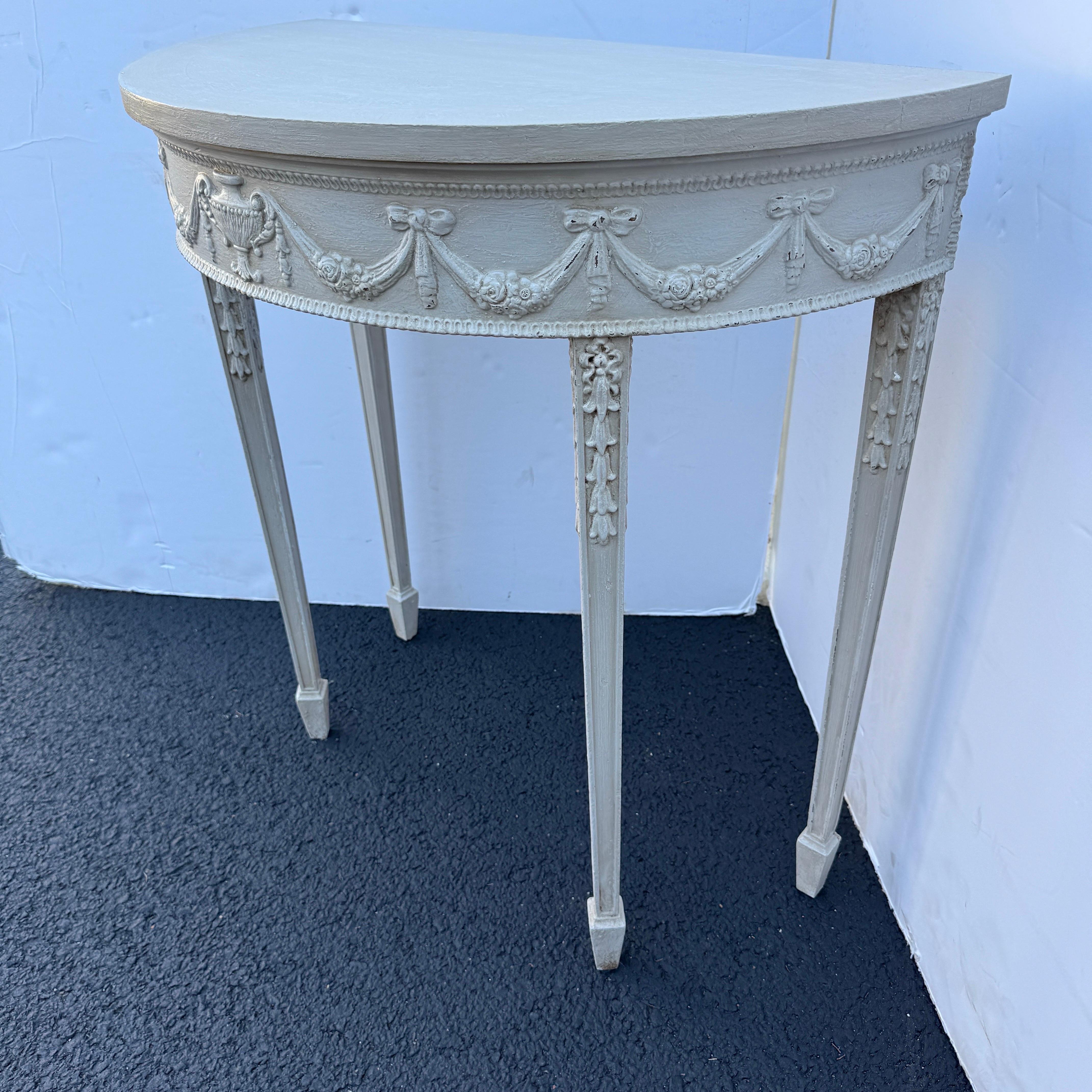 Tavolo consolle francese Demi-Lune dipinto di grigio del XIX secolo In condizioni buone in vendita a Haddonfield, NJ
