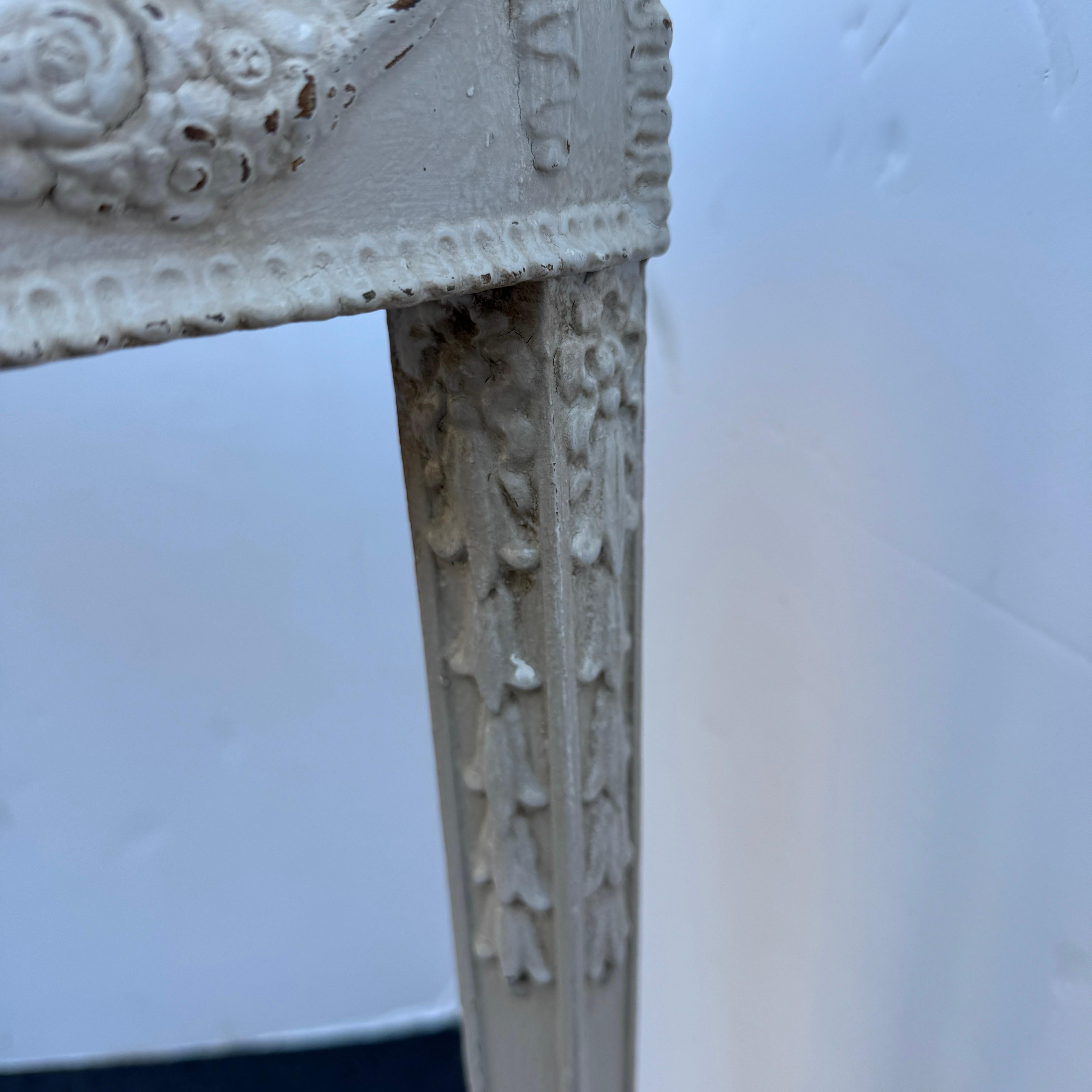 Legno Tavolo consolle francese Demi-Lune dipinto di grigio del XIX secolo in vendita
