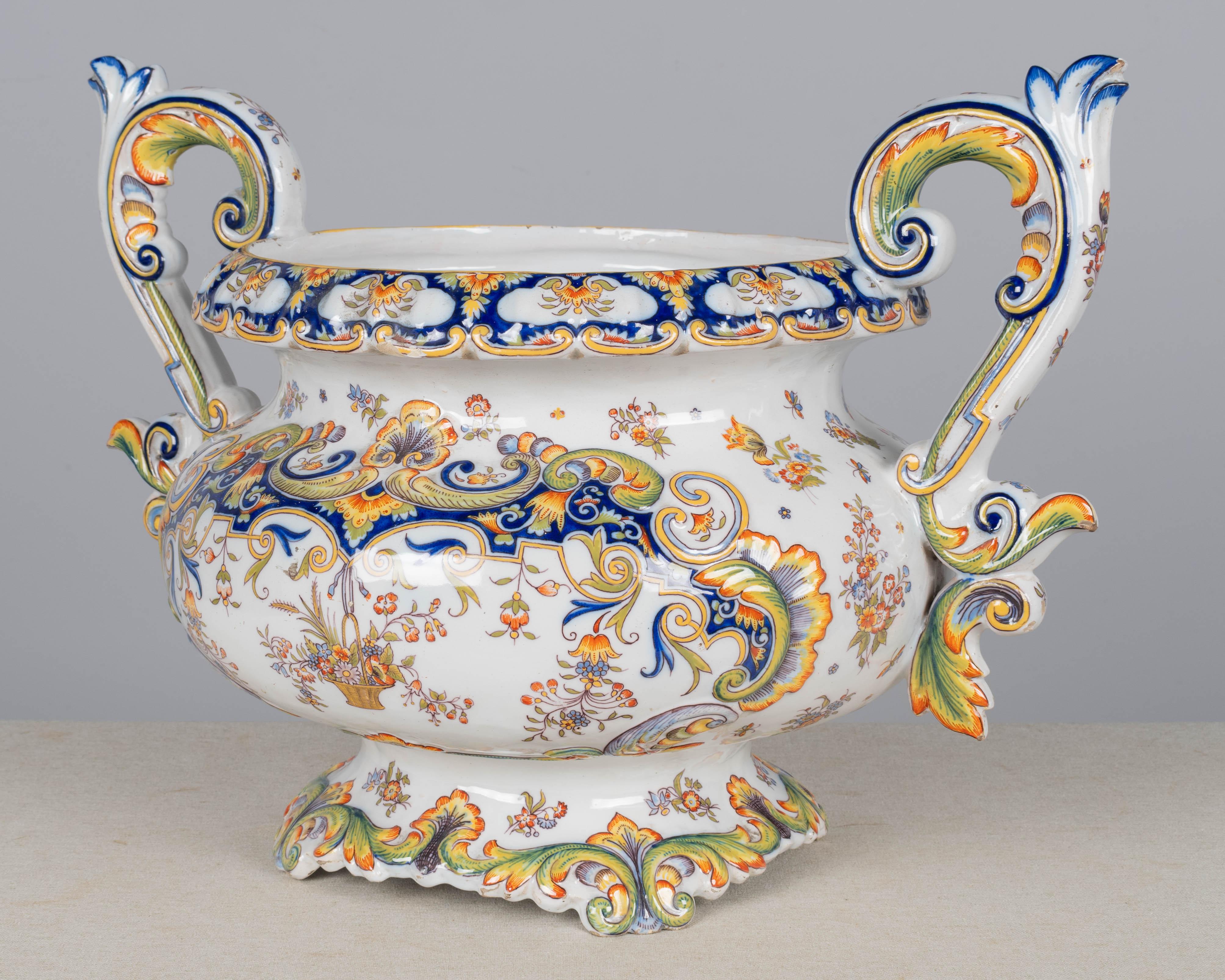 Cachepot in faience francese Desvres del XIX secolo in vendita 3