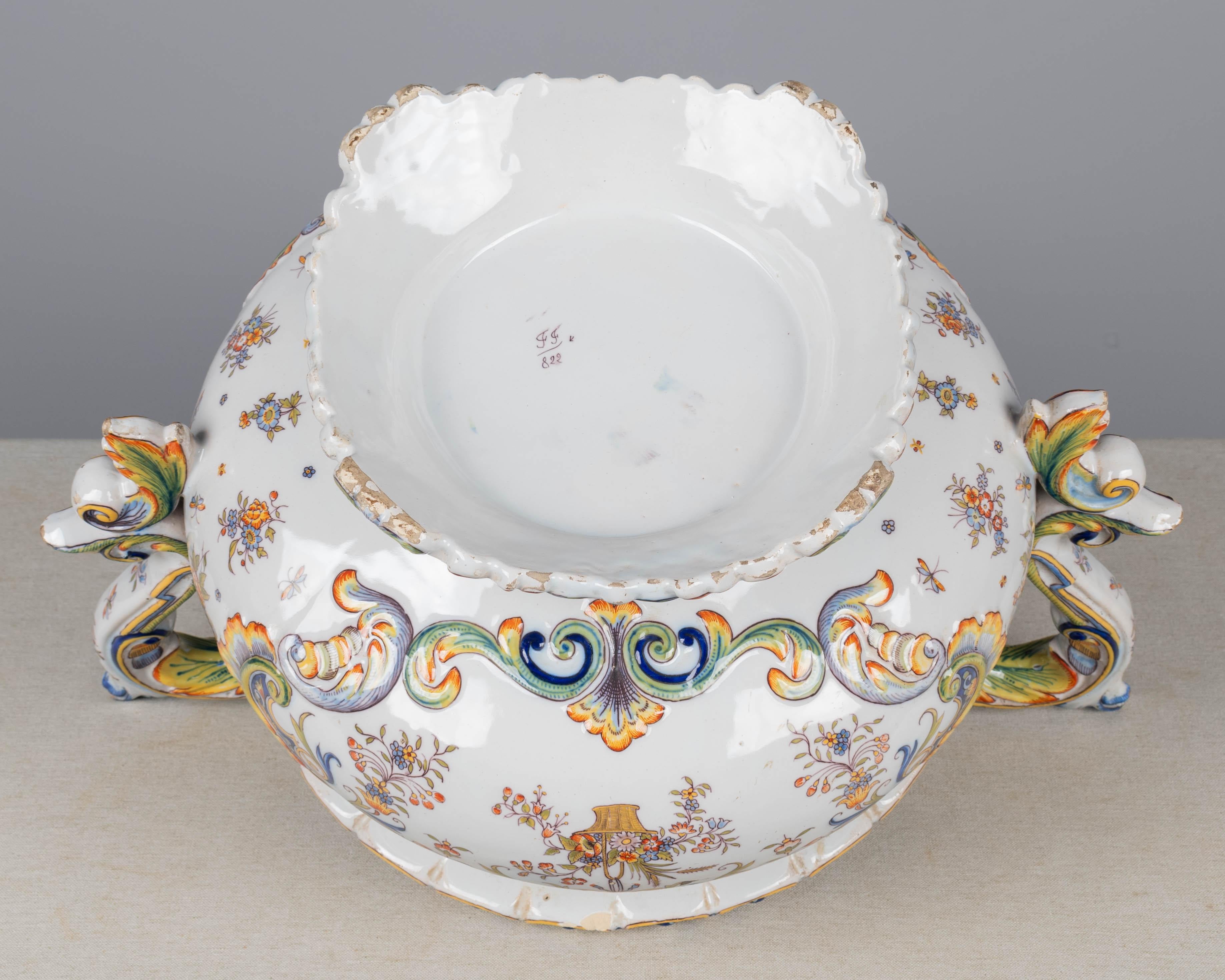 Cachepot in faience francese Desvres del XIX secolo in vendita 6