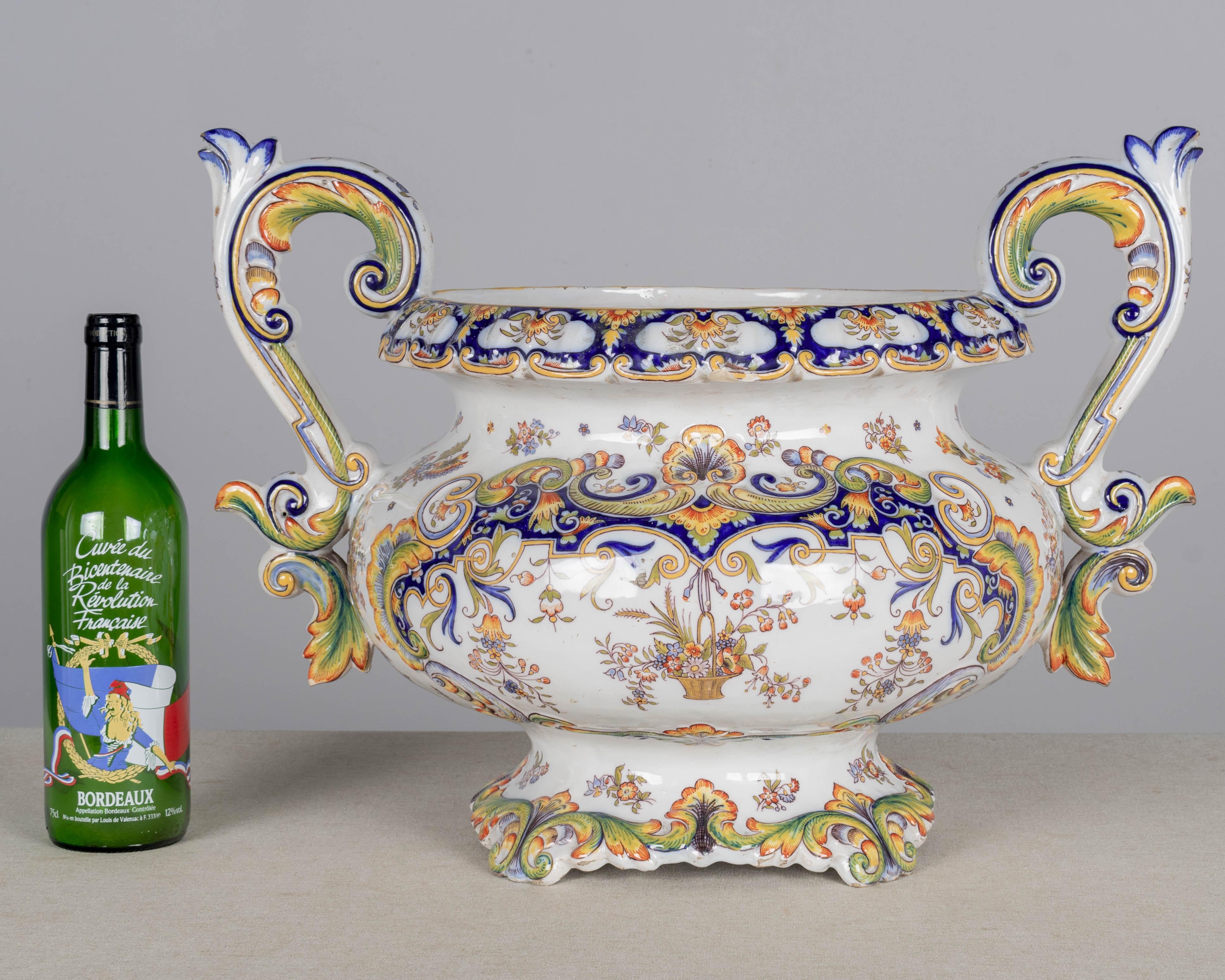 Beaux-Arts Cachepot in faience francese Desvres del XIX secolo in vendita