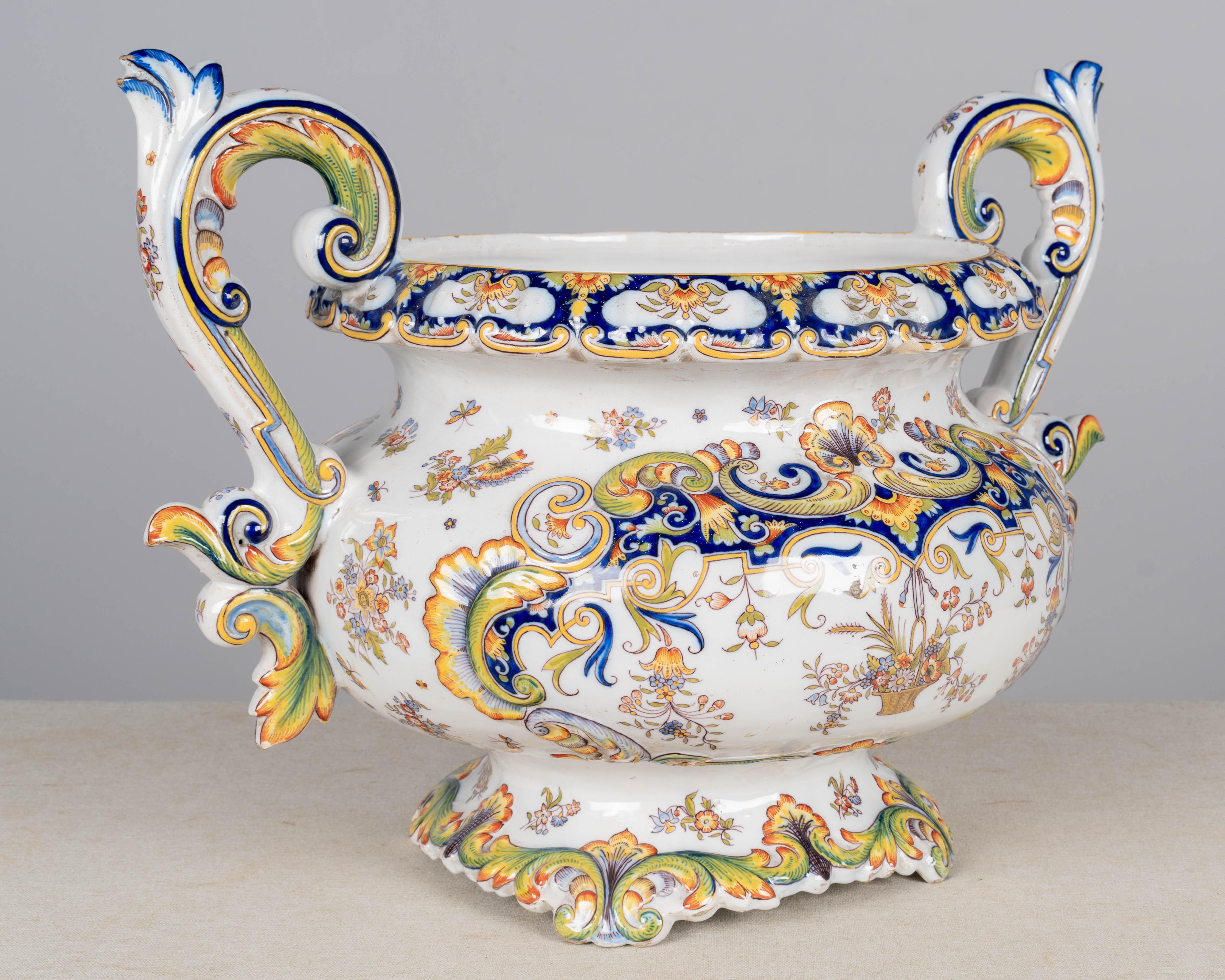 Faenza Cachepot in faience francese Desvres del XIX secolo in vendita