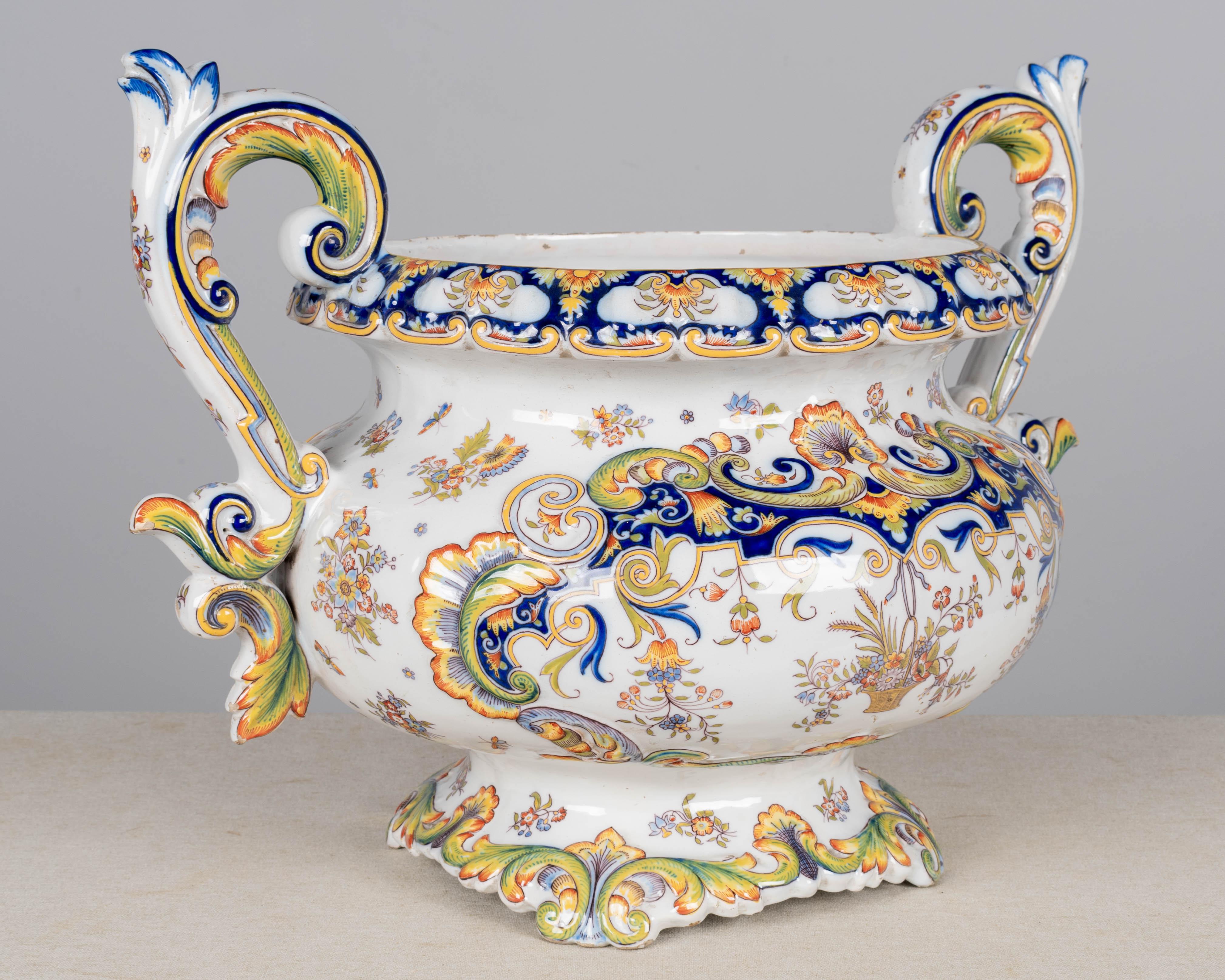 Cachepot in faience francese Desvres del XIX secolo in vendita 1