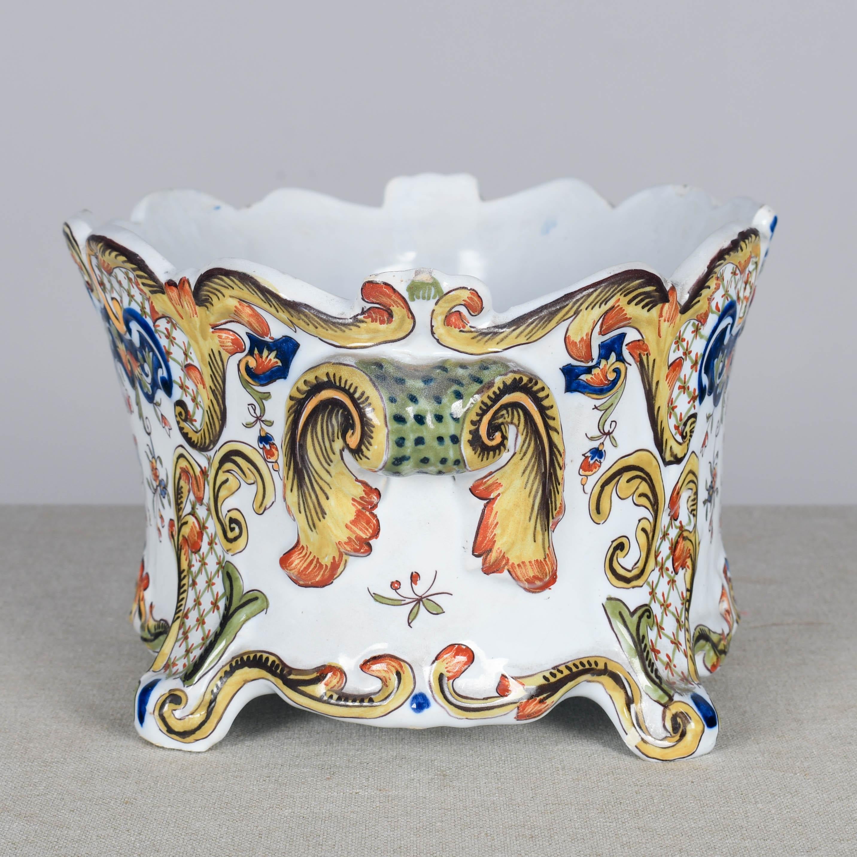 Jardinière e vaso di Desvres Faience francese del XIX secolo in vendita 6