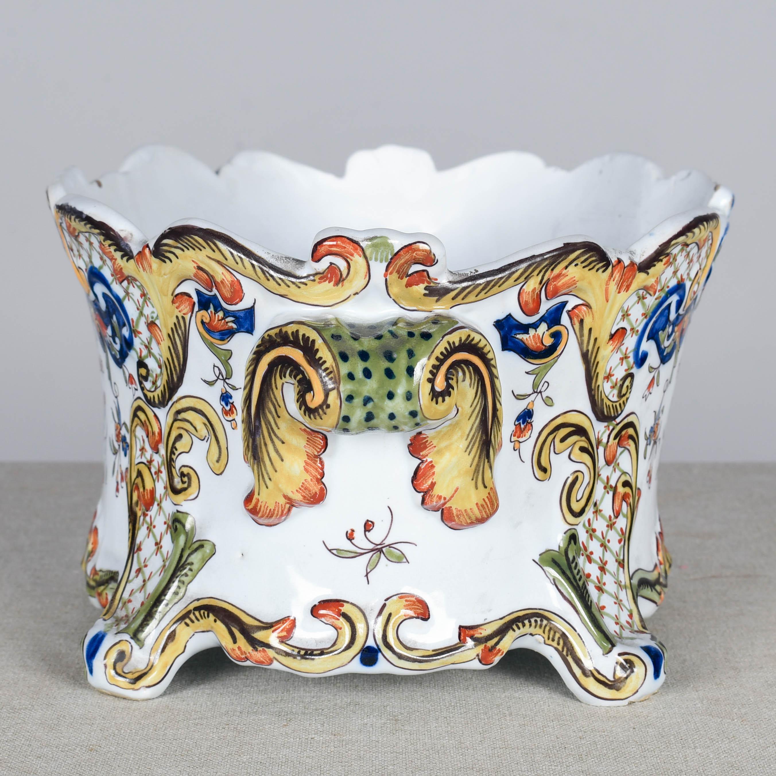 Jardinière e vaso di Desvres Faience francese del XIX secolo in vendita 7