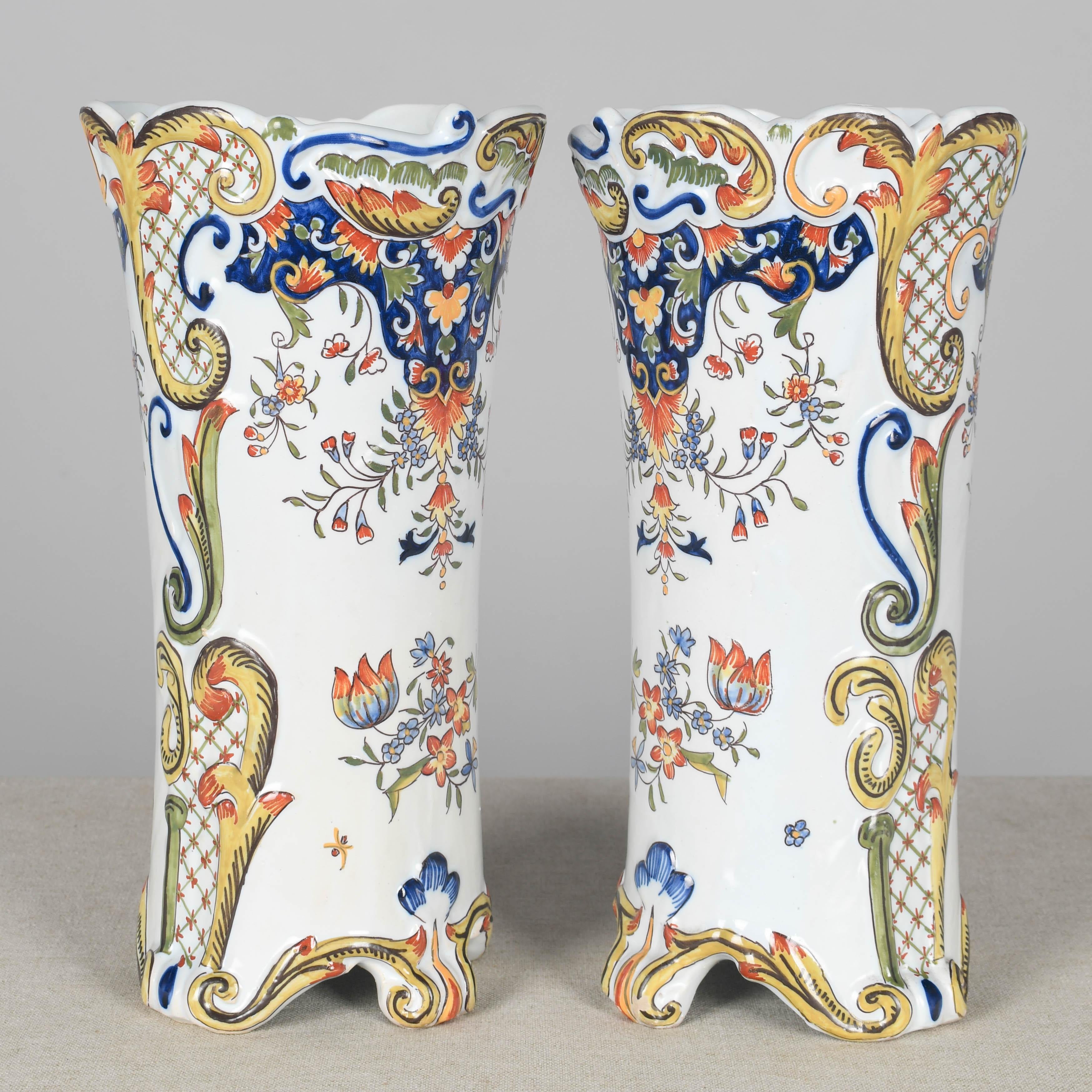 Faenza Jardinière e vaso di Desvres Faience francese del XIX secolo in vendita
