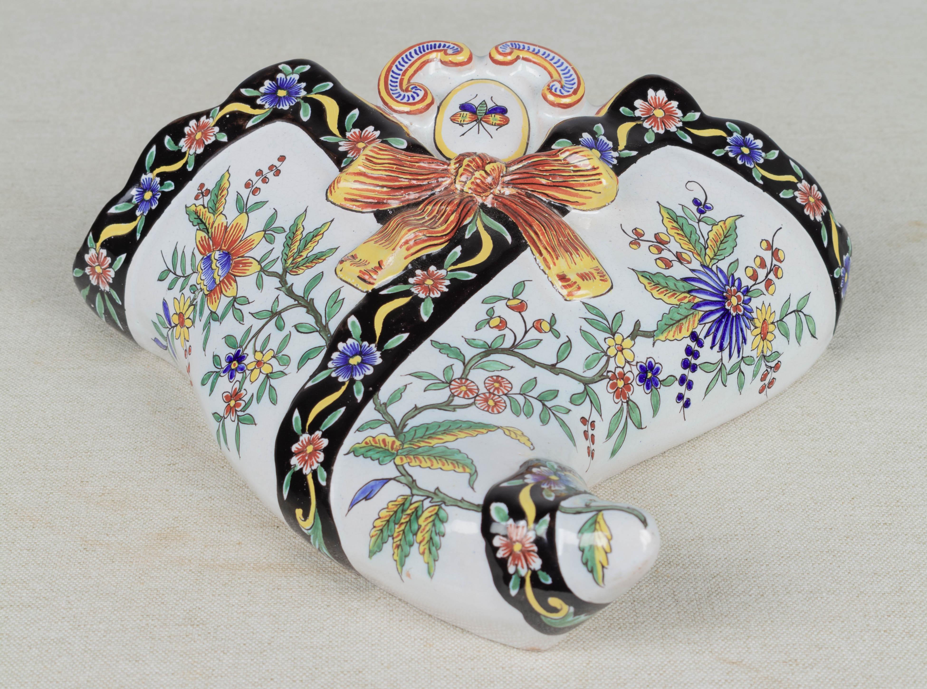XIXe siècle Pochette murale française du 19ème siècle en faïence de Desvres en vente