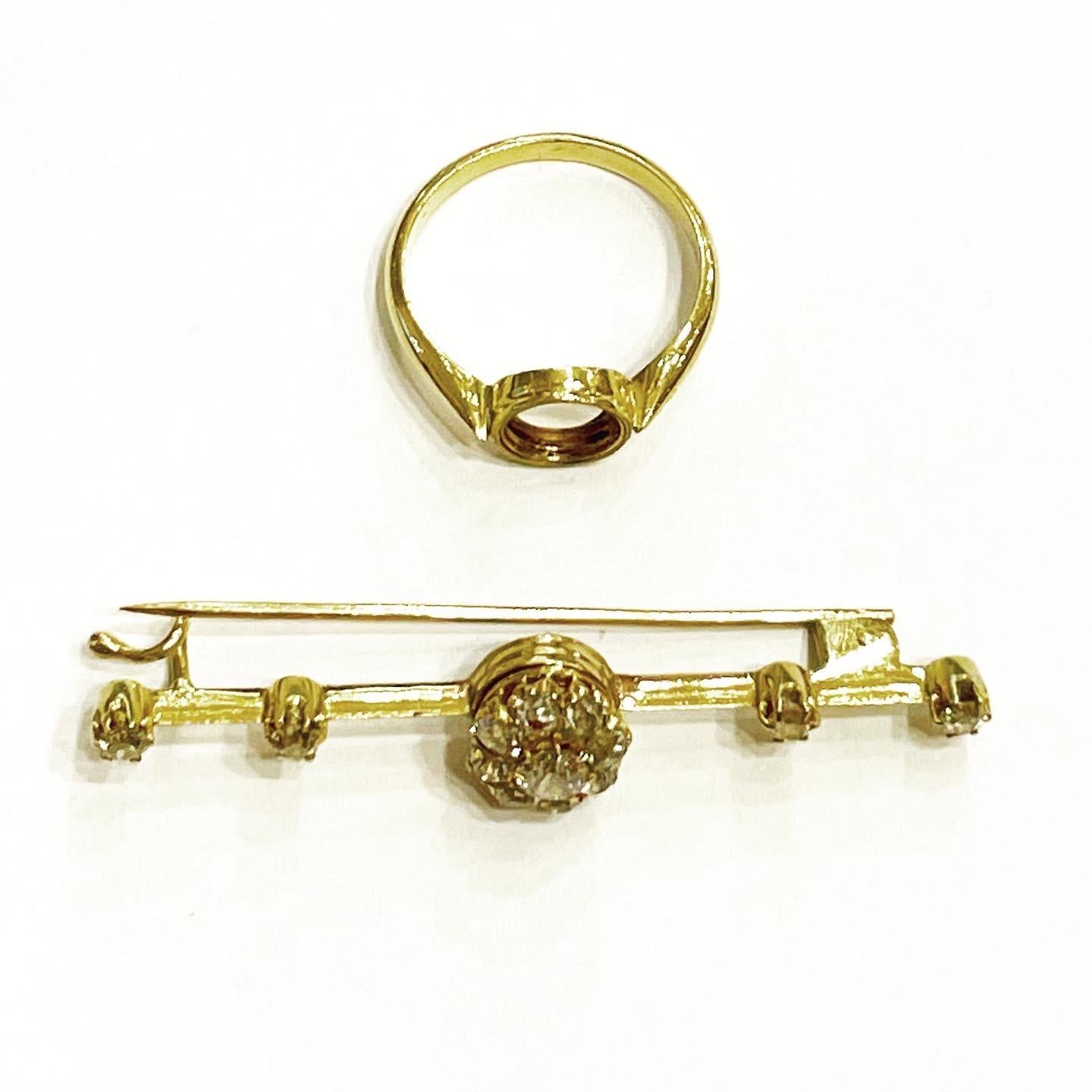 Original and amazing 19th century french set composed by a ring and a brooch. 
The diamond rosette is removable with a screw and interchangeable from the ring to the brooch.
Old european diamond cut and  18k yellow gold.
A gorgeous design, it could