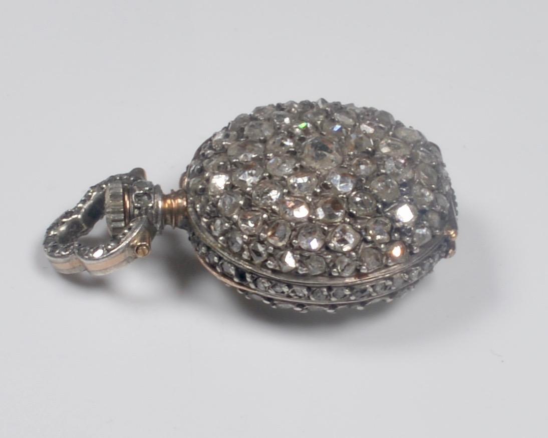 Montre et broche du mouvement suisse du XIXe siècle en diamants avec épingle en vente 3