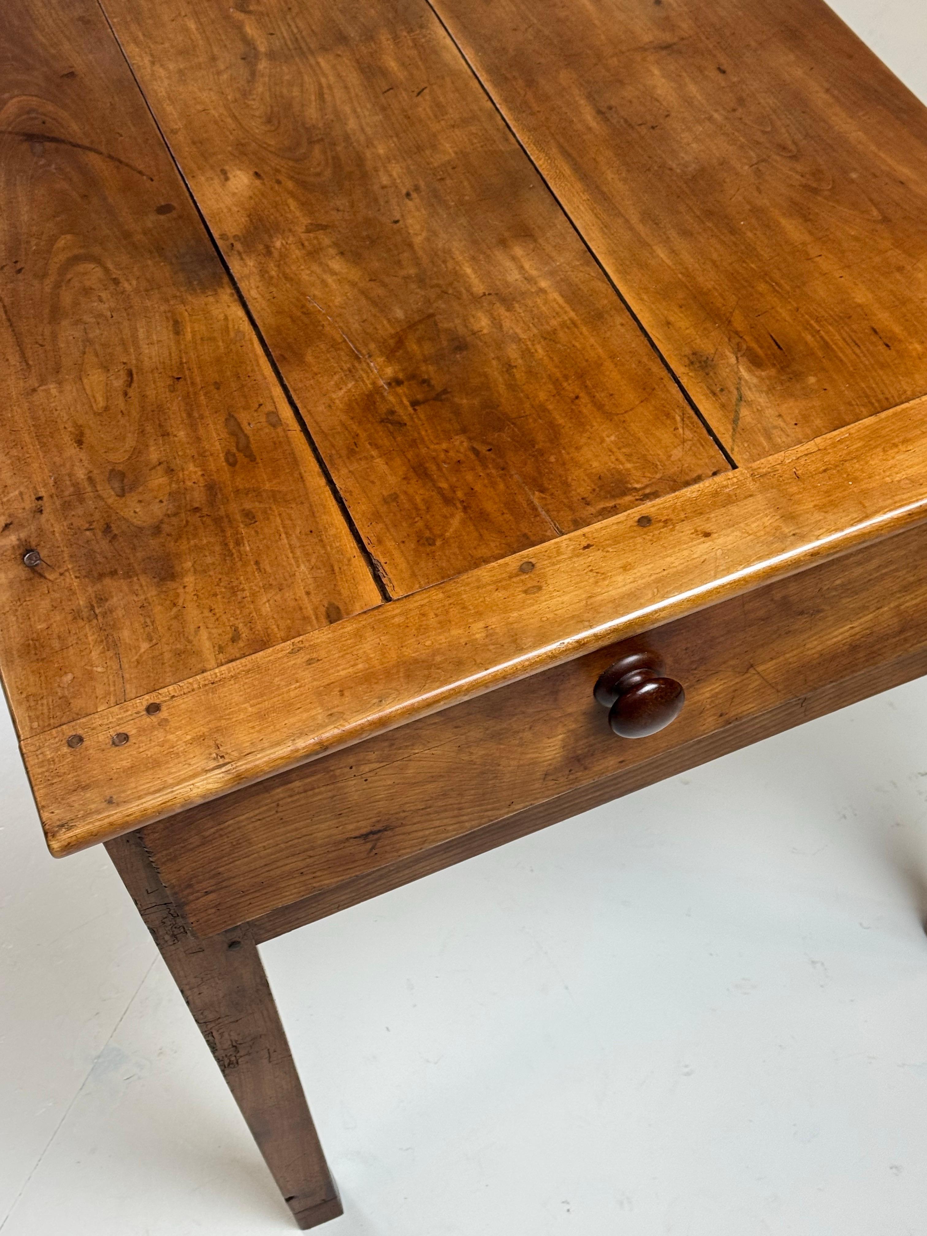 Table de salle à manger française du 19ème siècle 203cm en vente 5