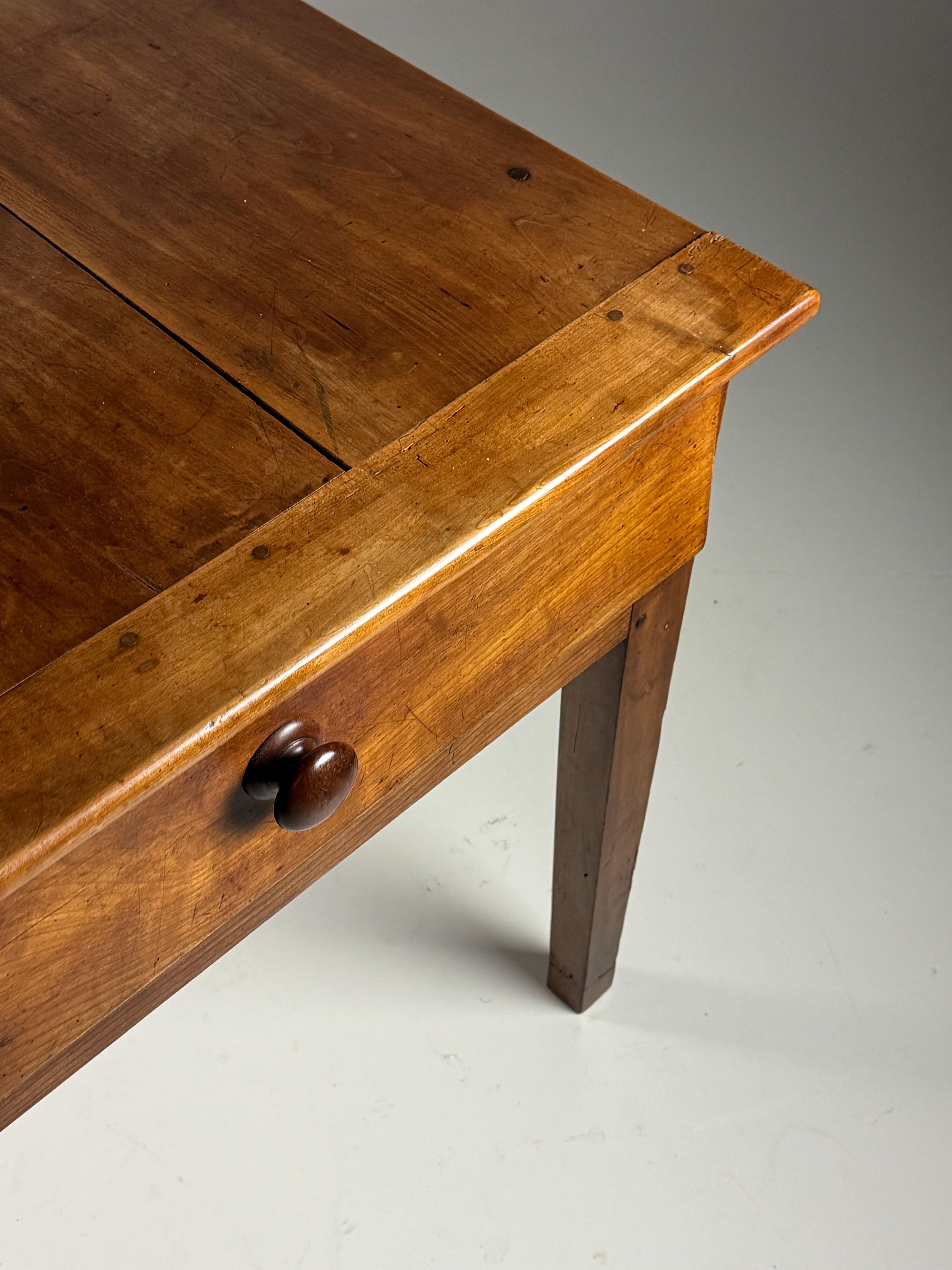 Bois Table de salle à manger française du 19ème siècle 203cm en vente