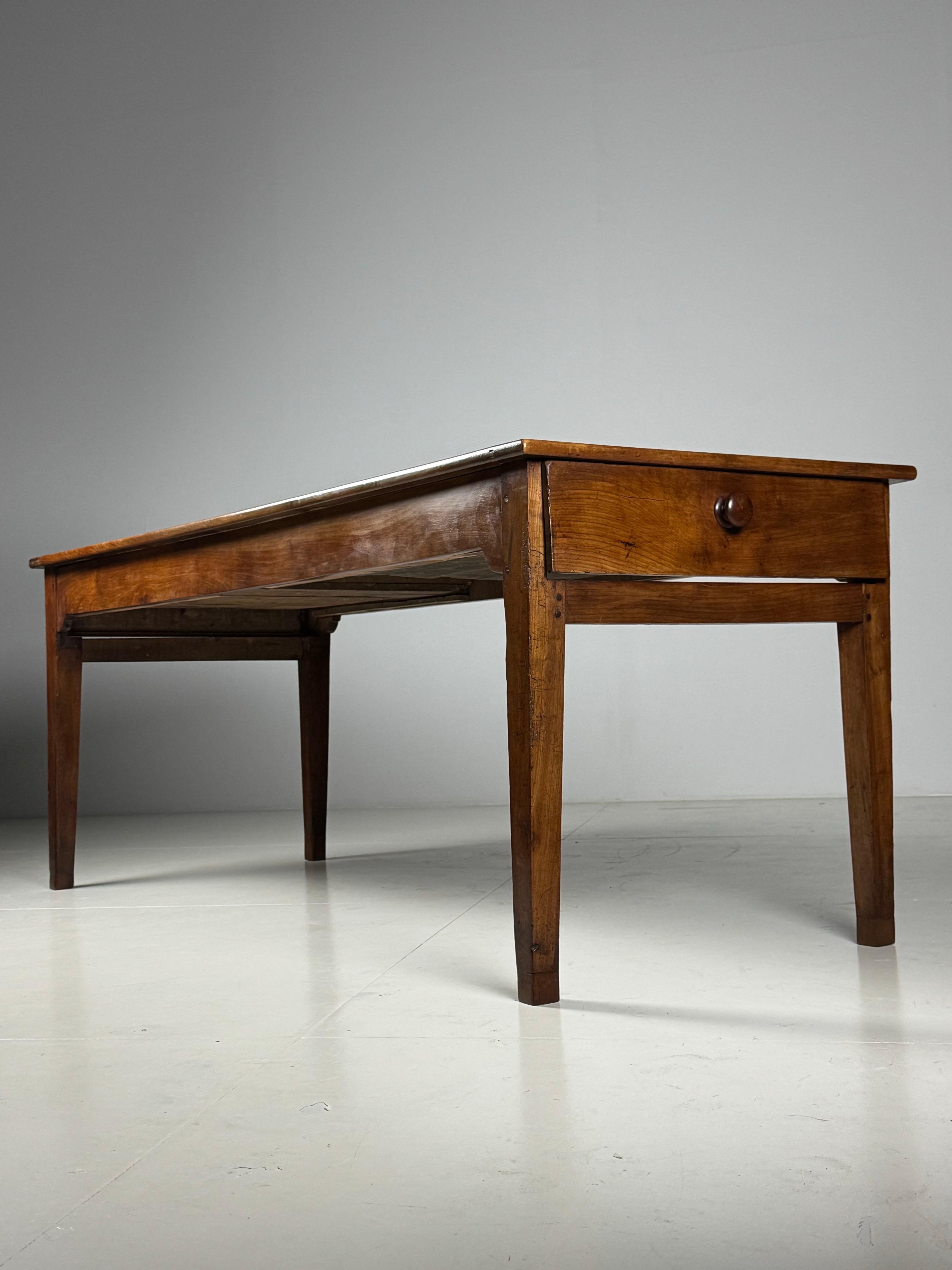 Table de salle à manger française du 19ème siècle 203cm en vente 1