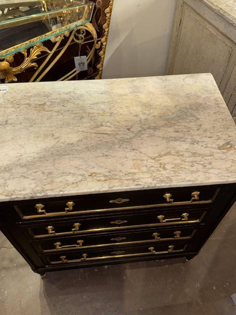 Französische Directoire-Kommode des 19. Jahrhunderts, schwarz lackiert, mit Marmorplatte im Angebot 1