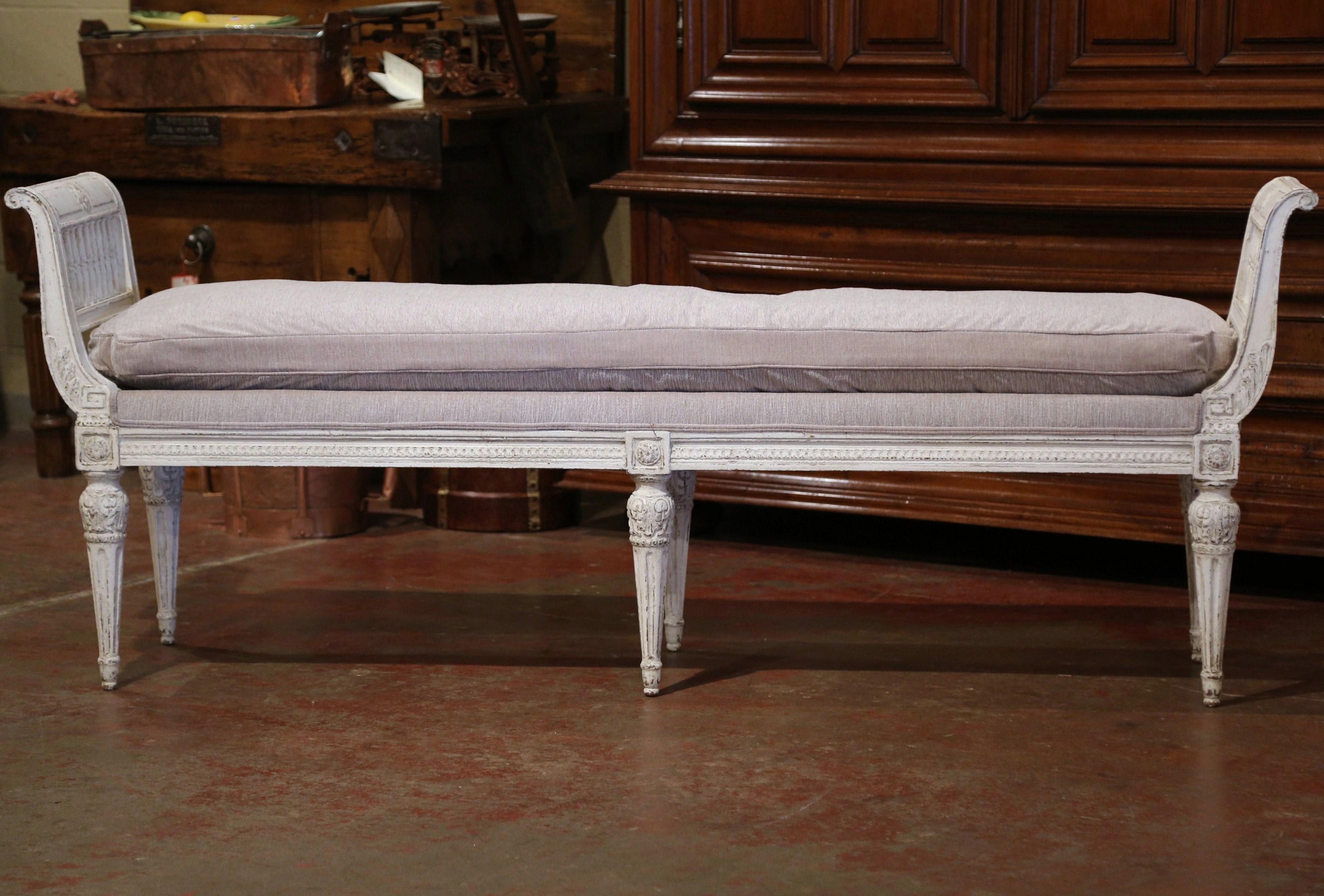 19th Century French Directoire Carved Painted Banquette with Back and Upholstery In Excellent Condition In Dallas, TX