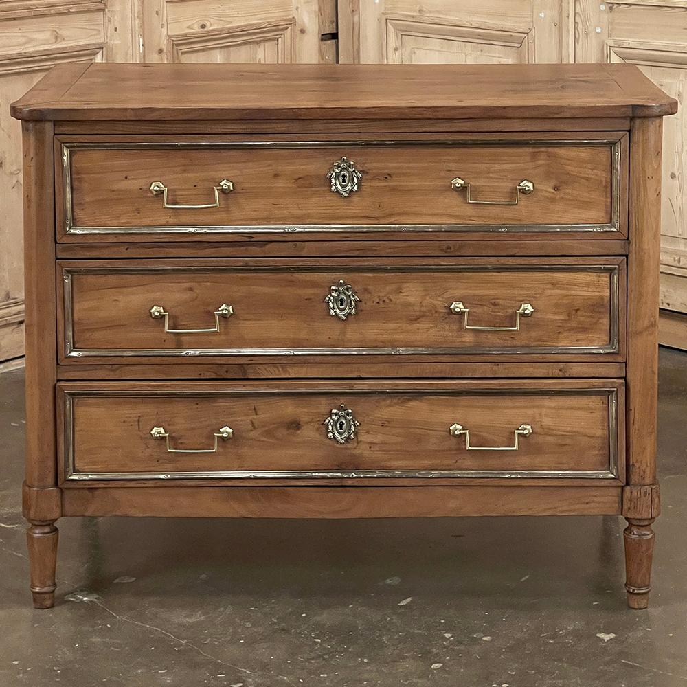 19th Century French Directoire Cherry Wood Commode In Good Condition For Sale In Dallas, TX