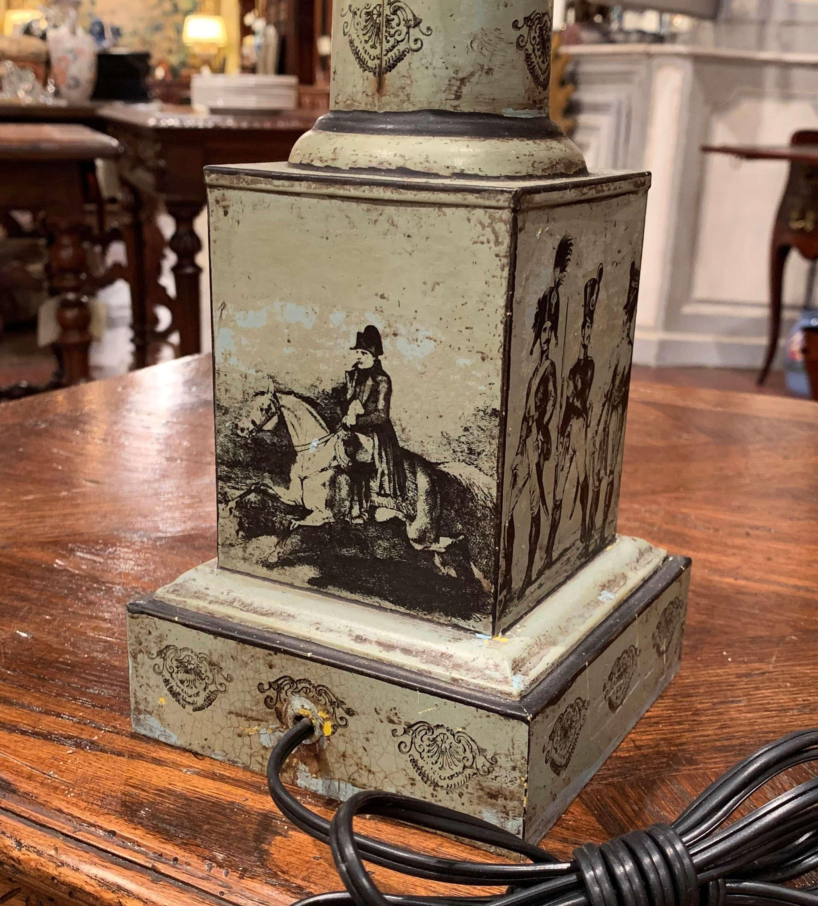 19th Century French Directoire Hand Painted Green and White Tole Table Lamp For Sale 3