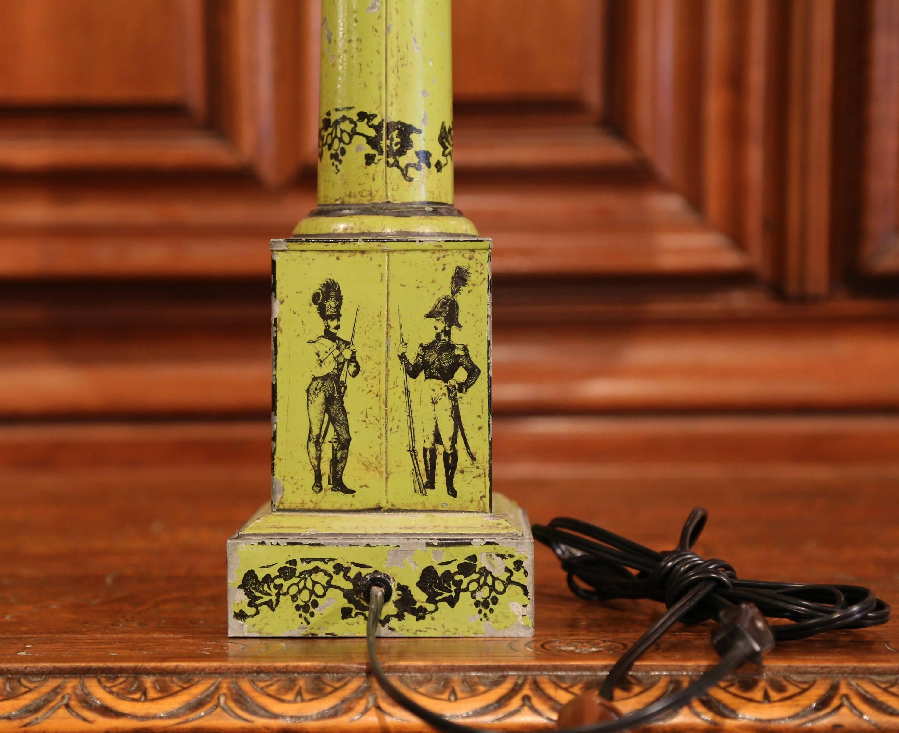 Tôle 19th Century French Directoire Hand Painted Green and Black Tole Table Lamp For Sale