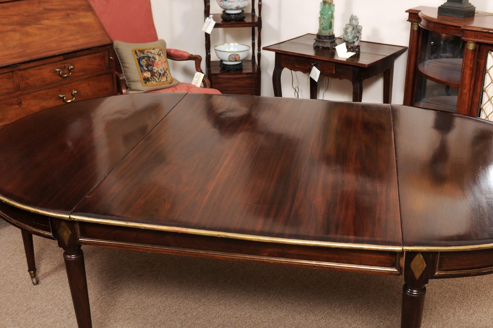 19th Century French Directoire Mahogany Dining Table with Brass Details 12