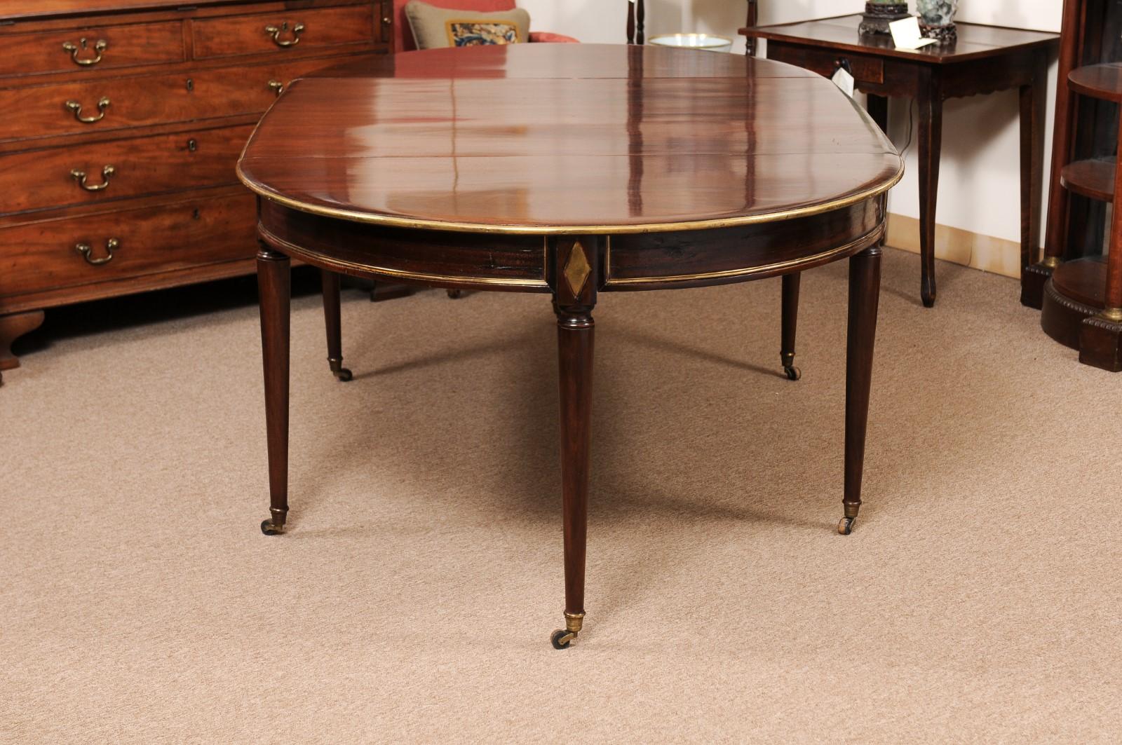 19th Century French Directoire Mahogany Dining Table with Brass Details In Good Condition In Atlanta, GA