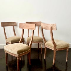 Juego de cuatro sillas francesas de estilo Directoire del siglo XIX.