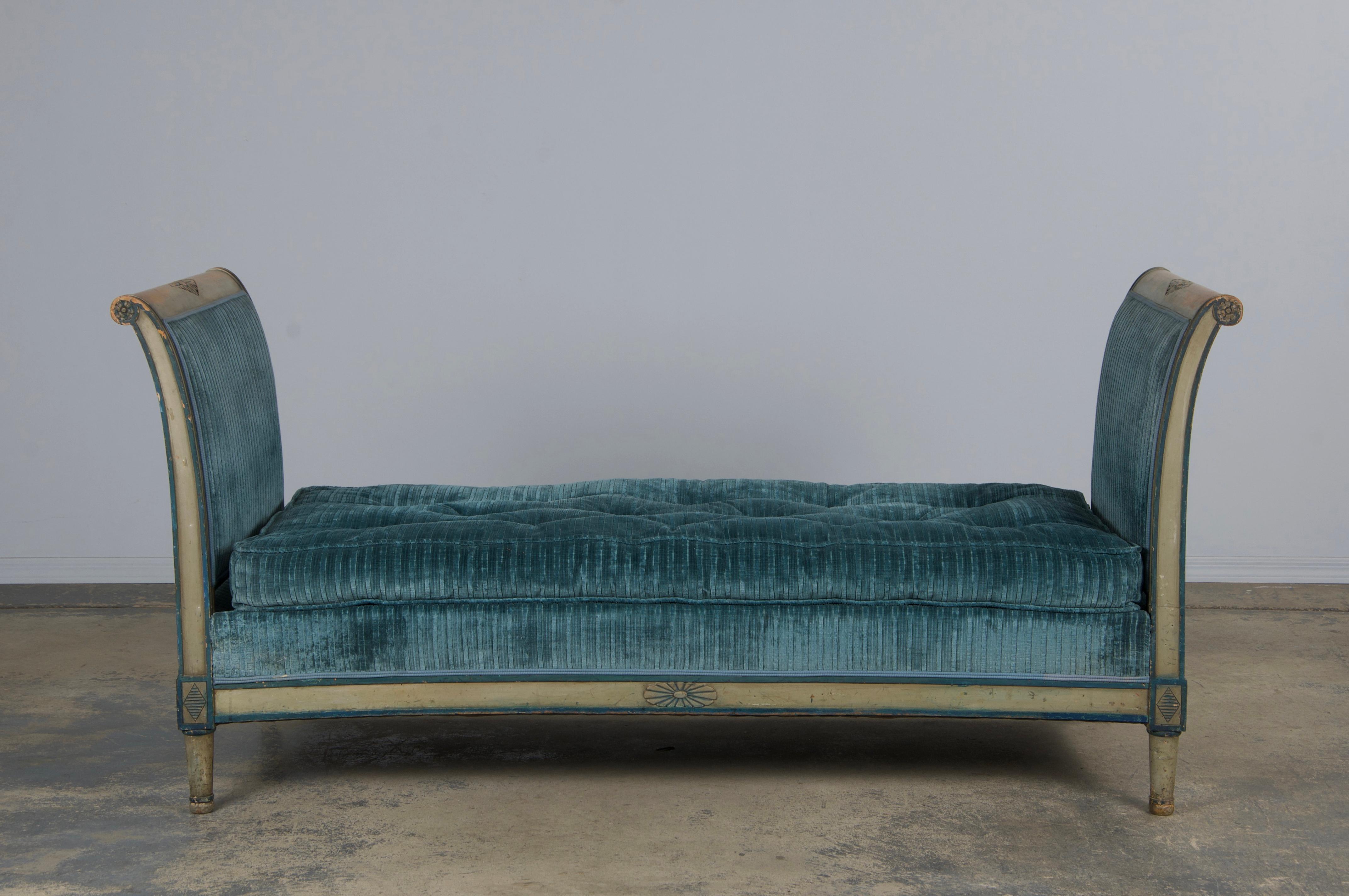 19th Century French Directoire Style Painted Daybed in Blue Velvet 15
