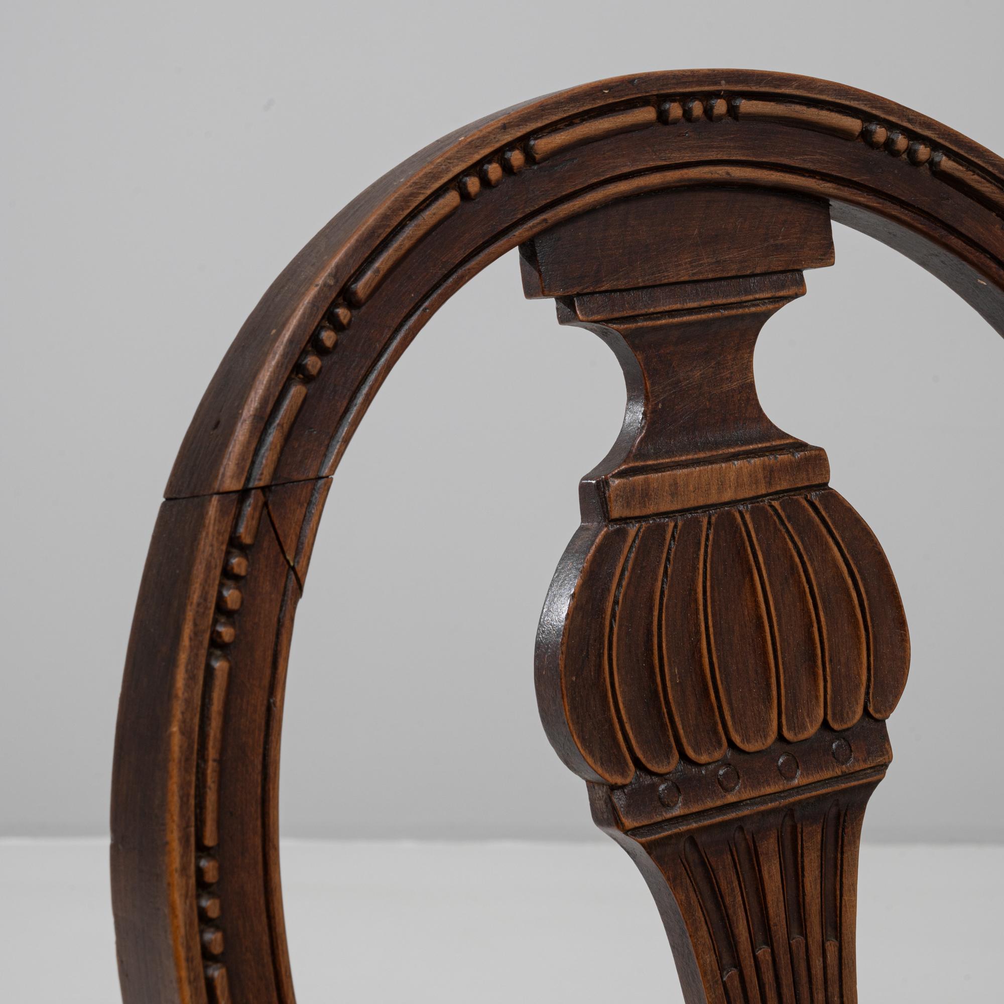 Sedia in noce in stile Direttorio francese del XIX secolo in vendita 5