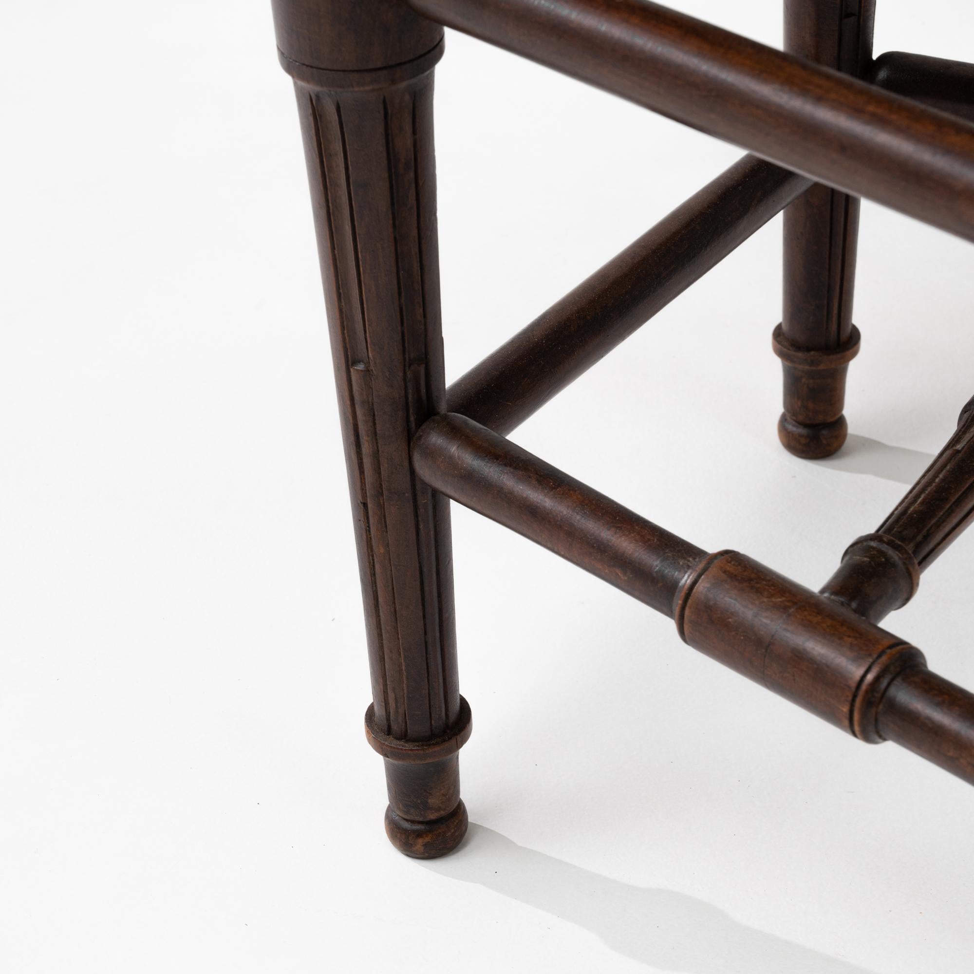 Sedia in noce in stile Direttorio francese del XIX secolo in vendita 7